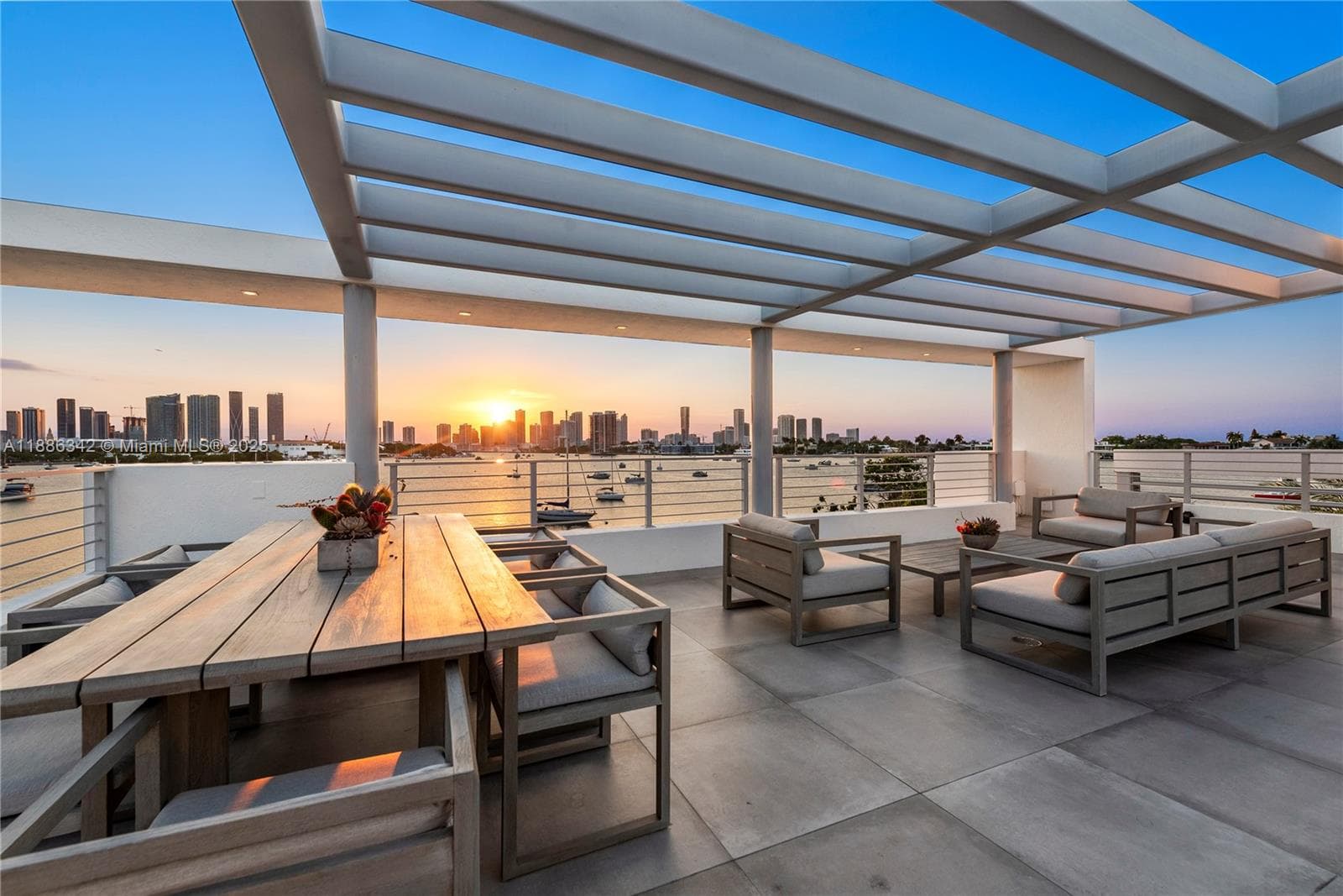 440 S Hibiscus Dr, Miami Beach FL 33139 — 64