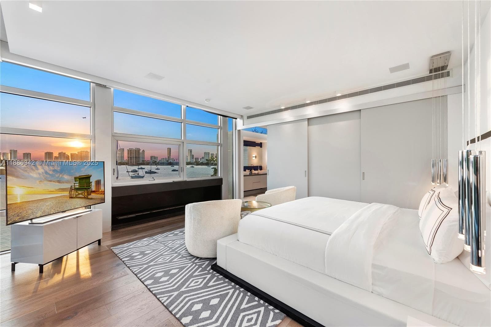 440 S Hibiscus Dr, Miami Beach FL 33139 — 39