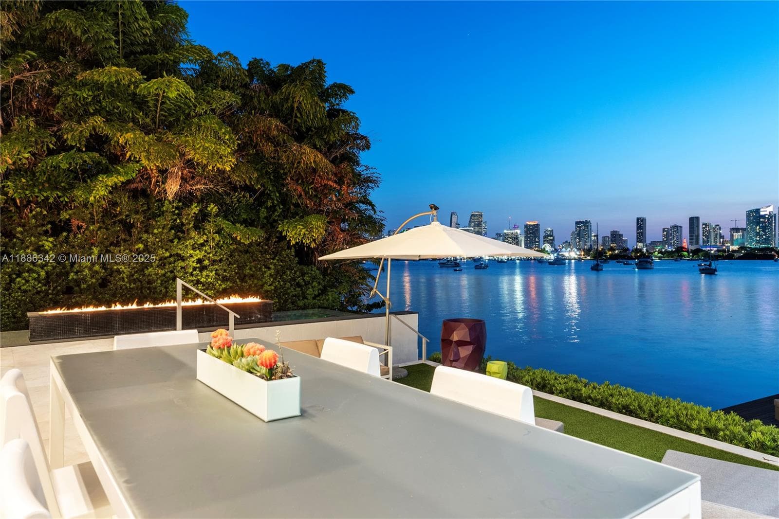 440 S Hibiscus Dr, Miami Beach FL 33139 — 60