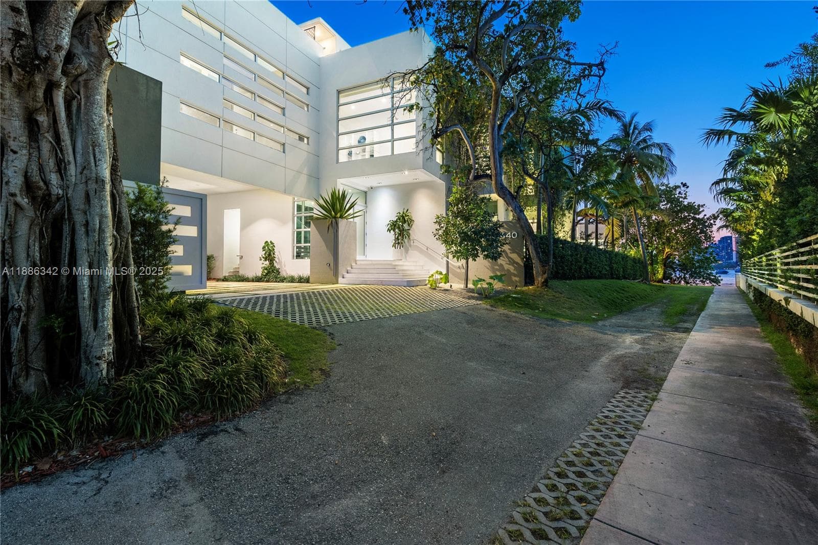 440 S Hibiscus Dr, Miami Beach FL 33139 — 4