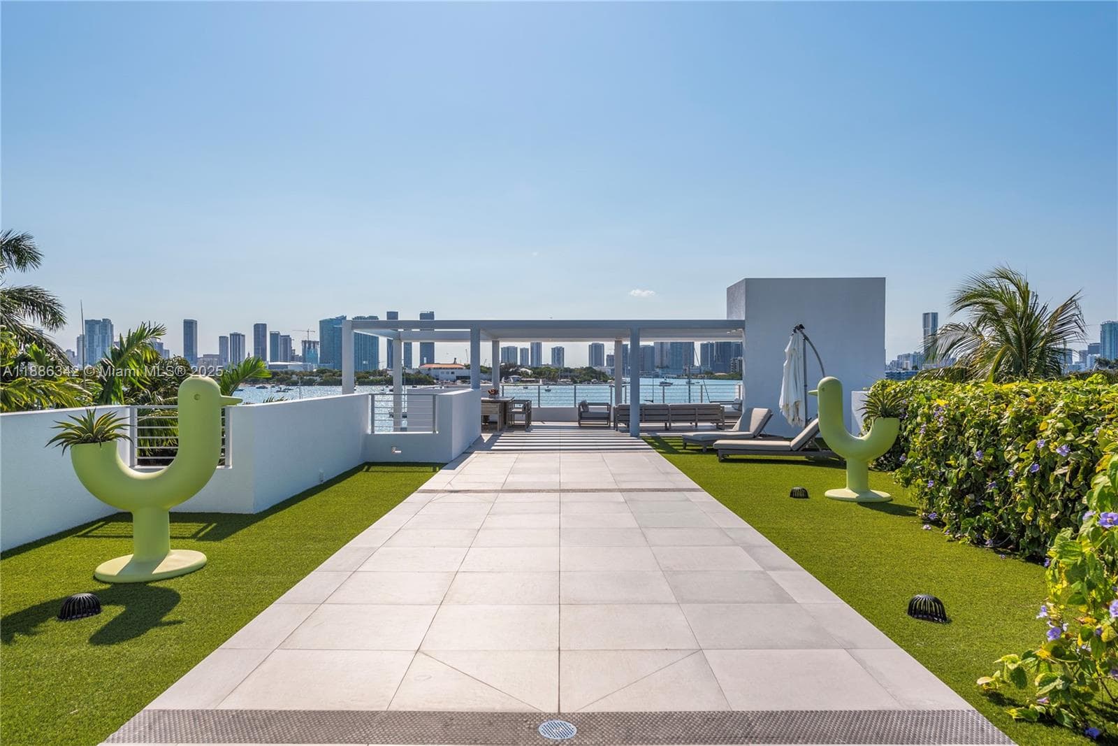 440 S Hibiscus Dr, Miami Beach FL 33139 — 25
