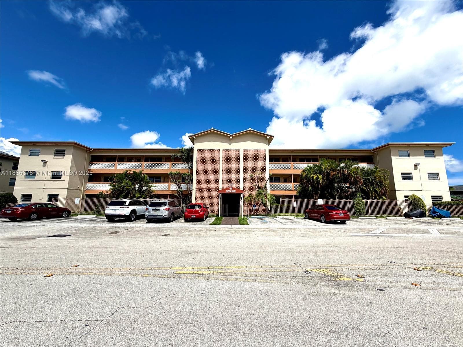1885 NE 121st St # 3, North Miami FL 33181 — 1