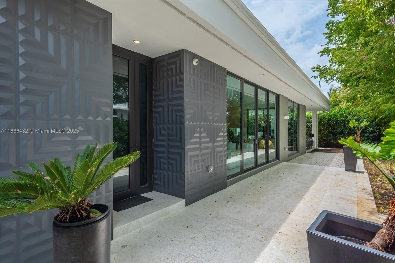 4675 NE 2nd Ave, Miami FL 33137 — 5