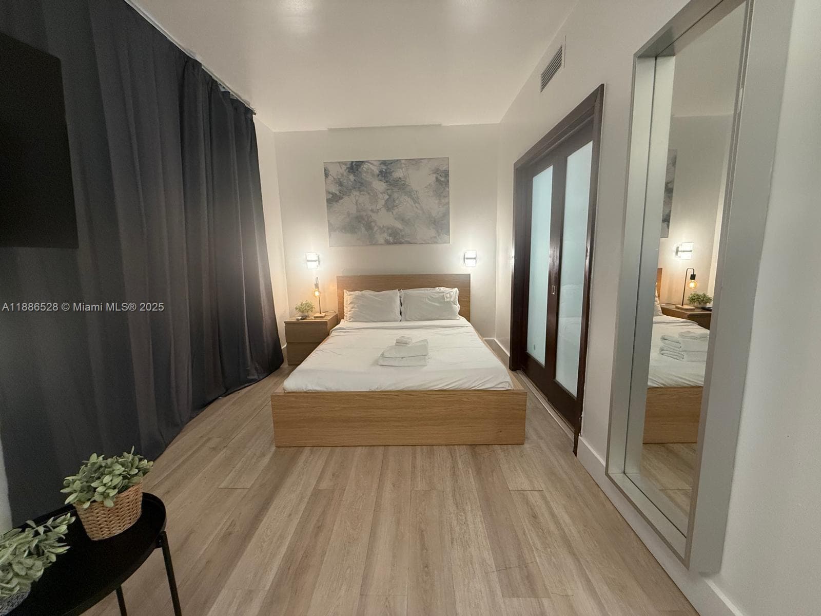 1036 Ocean Dr # B303, Miami Beach FL 33139 — 1