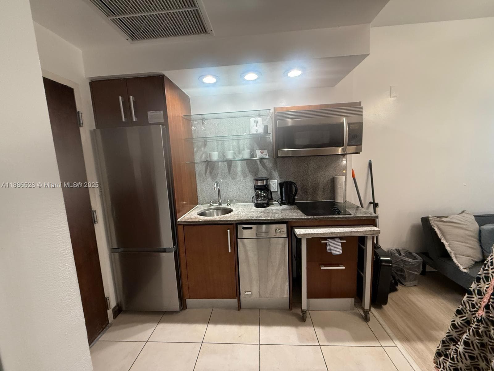 1036 Ocean Dr # B303, Miami Beach FL 33139 — 4