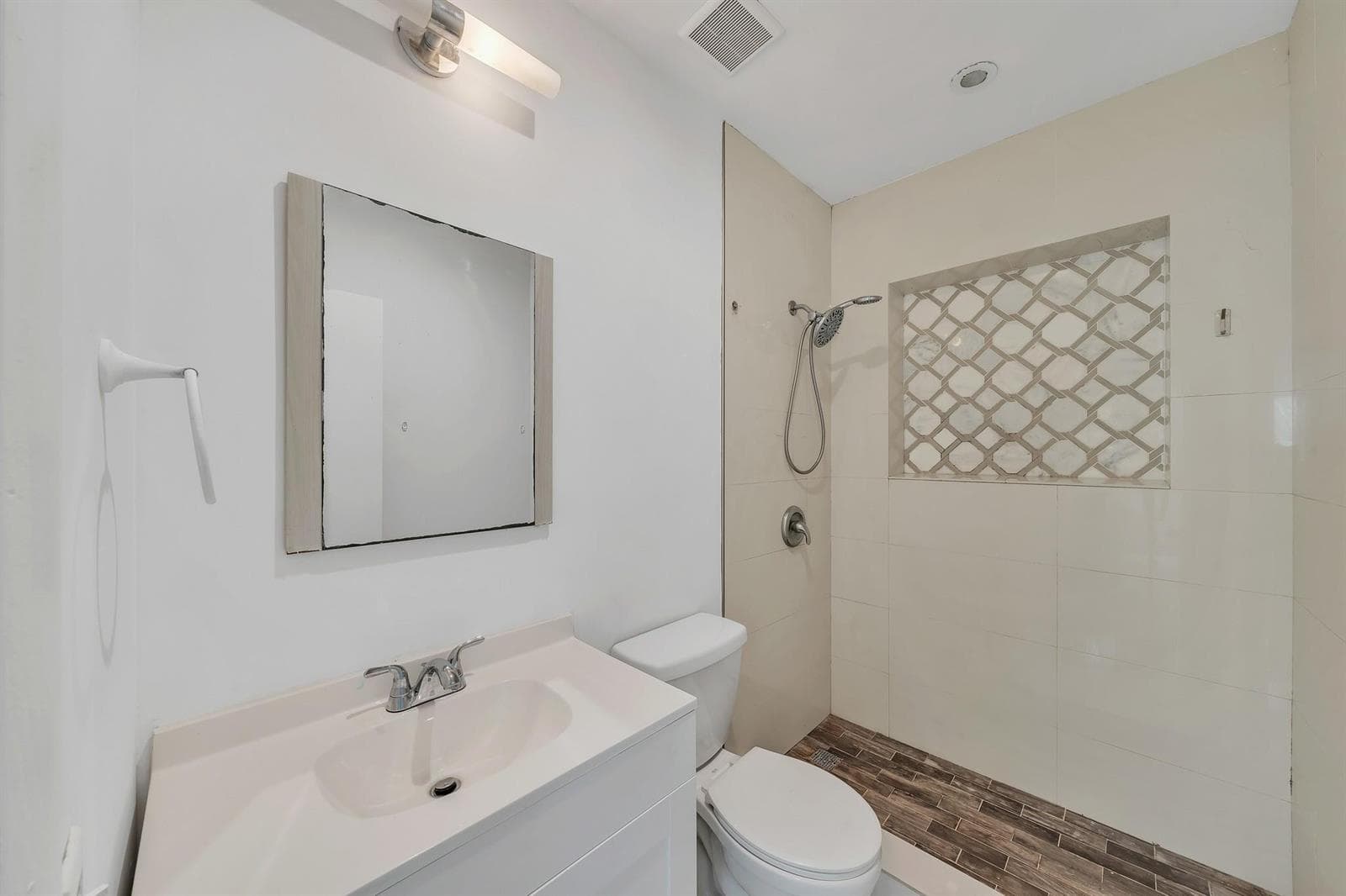 16010 NE 5th Avenue, Miami FL 33162 — 17