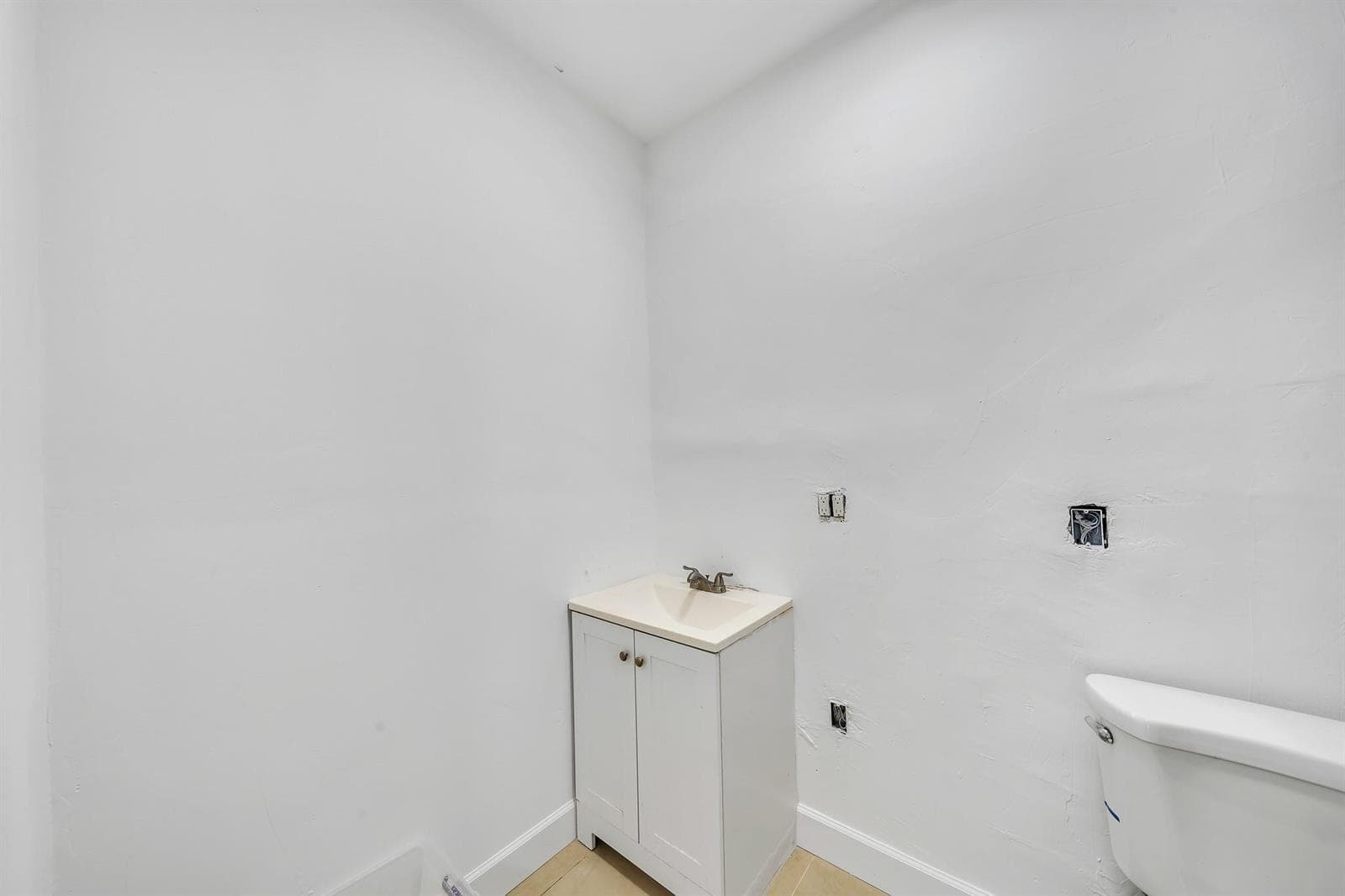 16010 NE 5th Avenue, Miami FL 33162 — 28