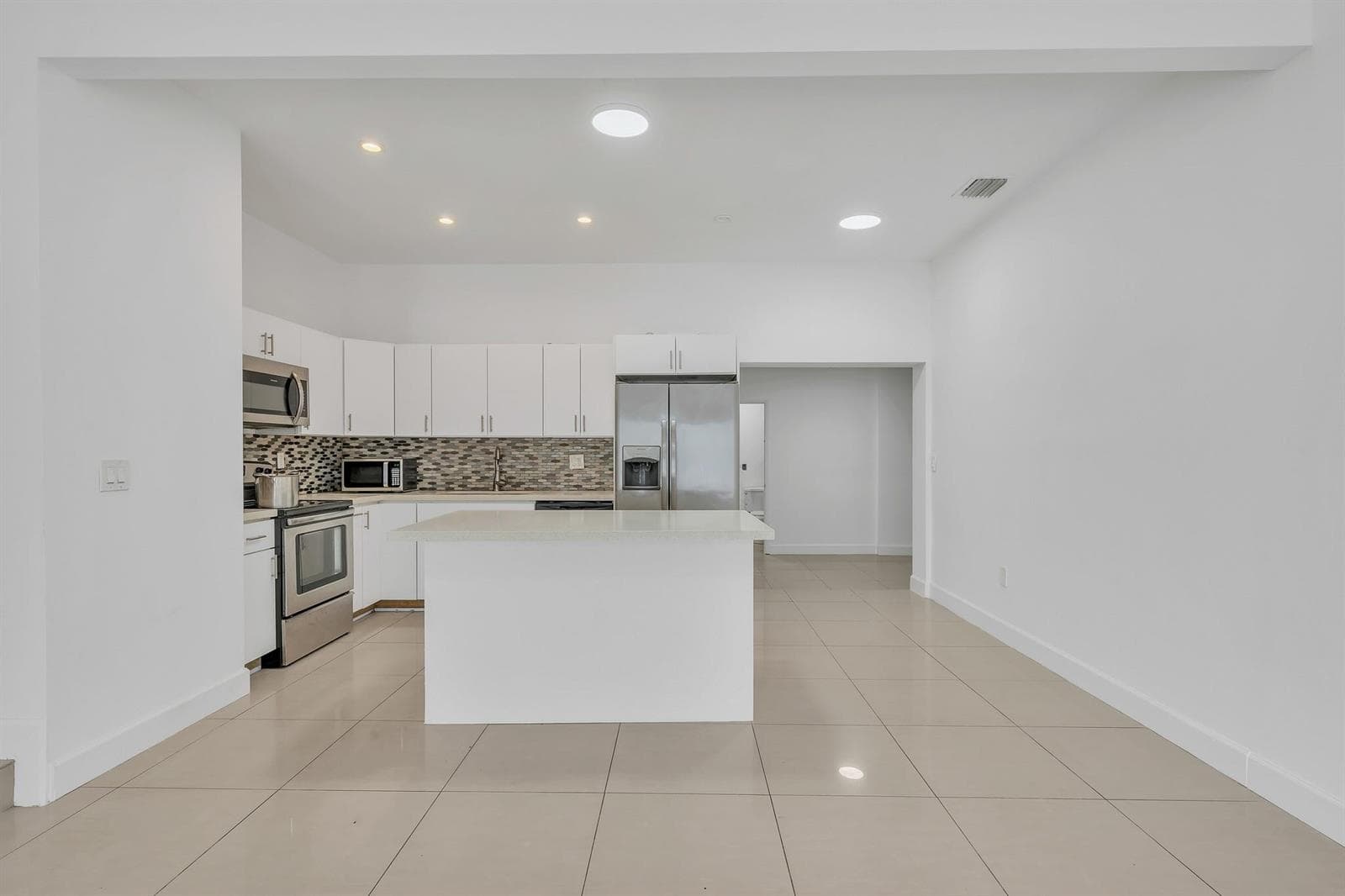 16010 NE 5th Avenue, Miami FL 33162 — 10