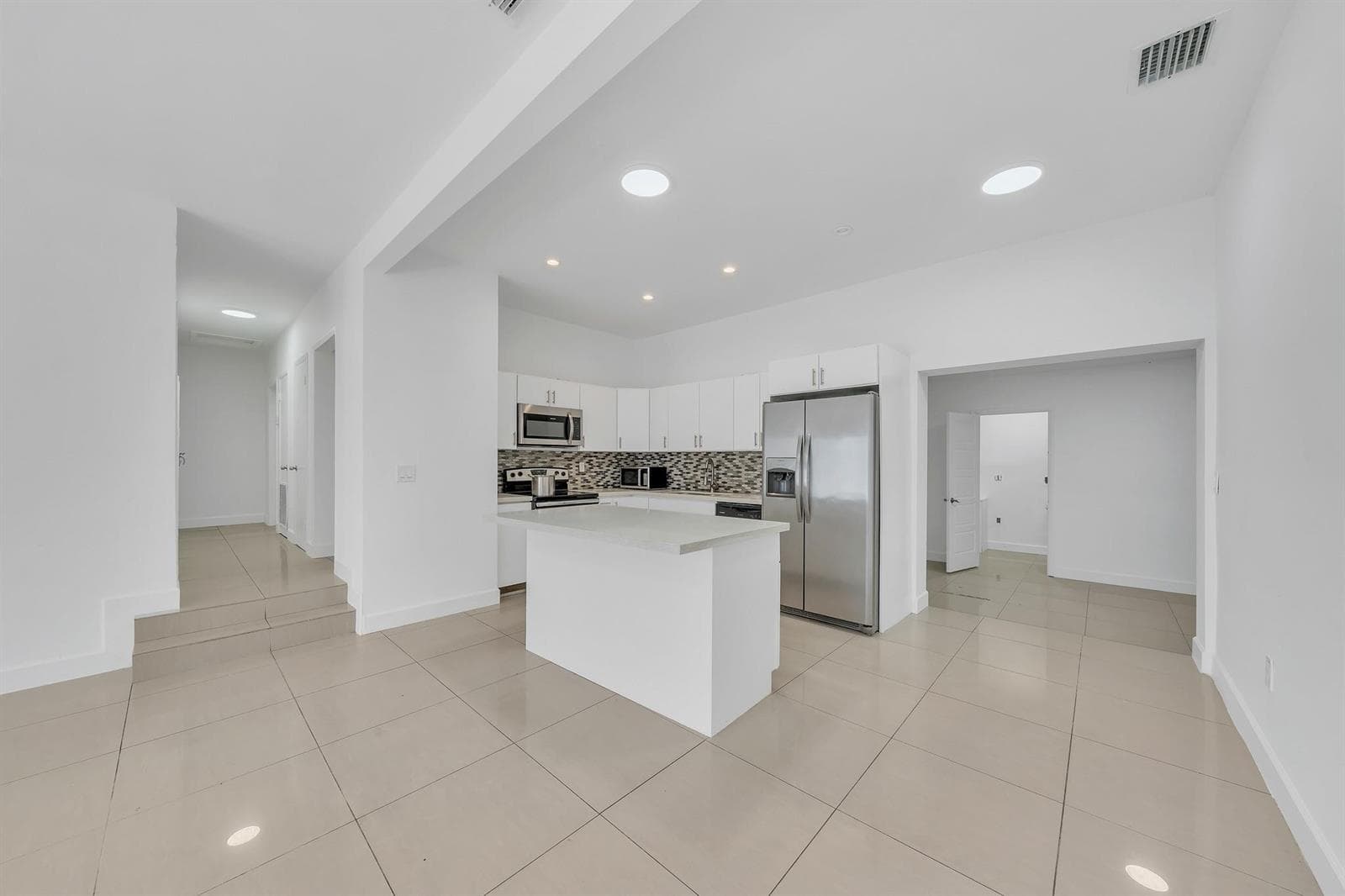 16010 NE 5th Avenue, Miami FL 33162 — 11