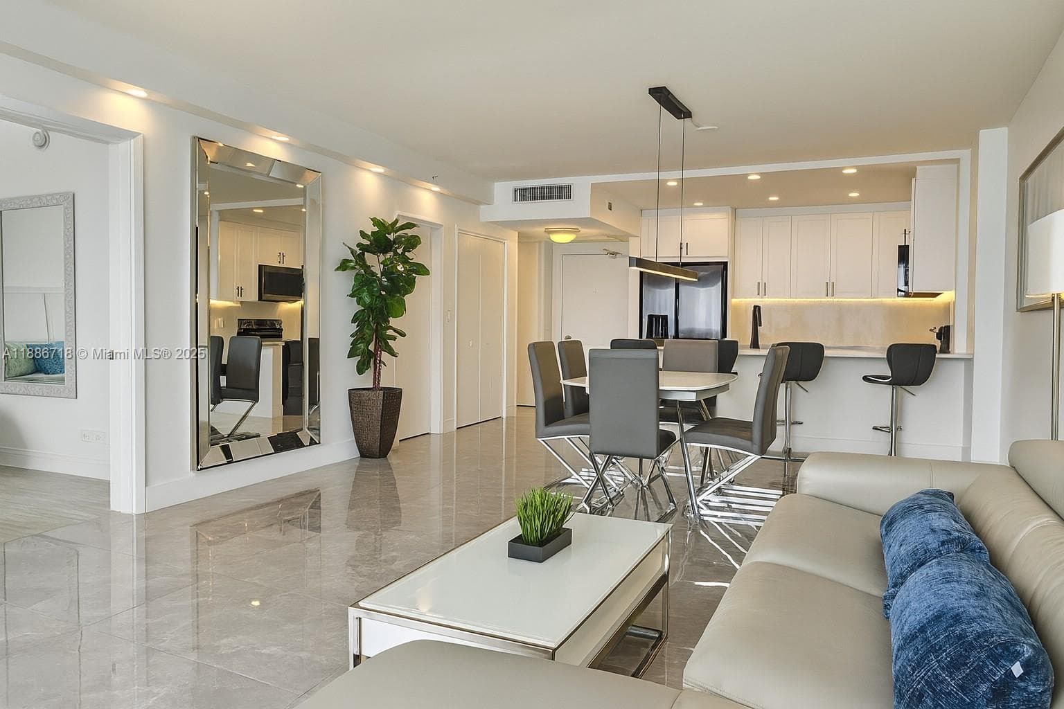 5601 Collins Ave # 1409, Miami Beach FL 33140 — 6