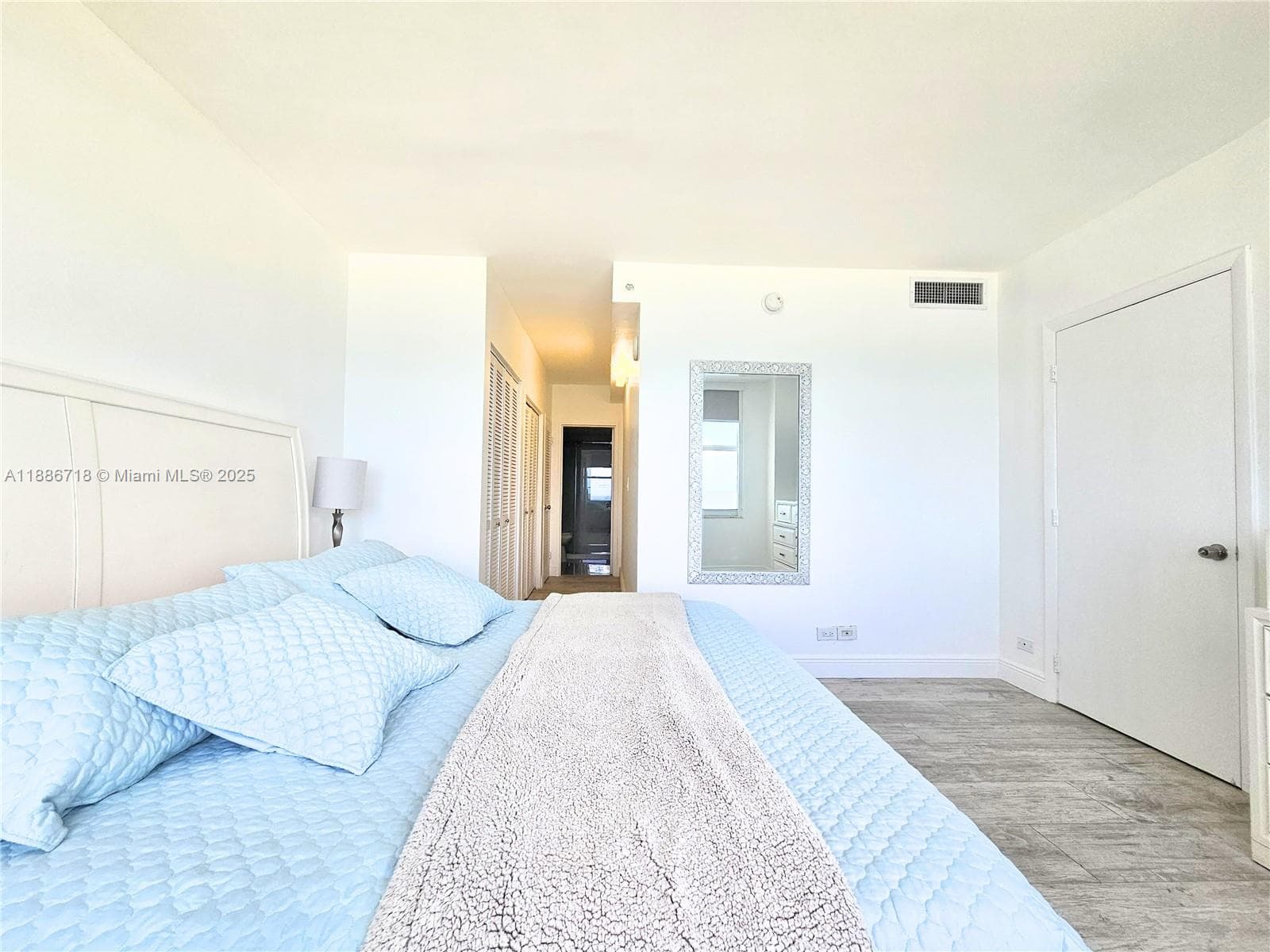 5601 Collins Ave # 1409, Miami Beach FL 33140 — 17