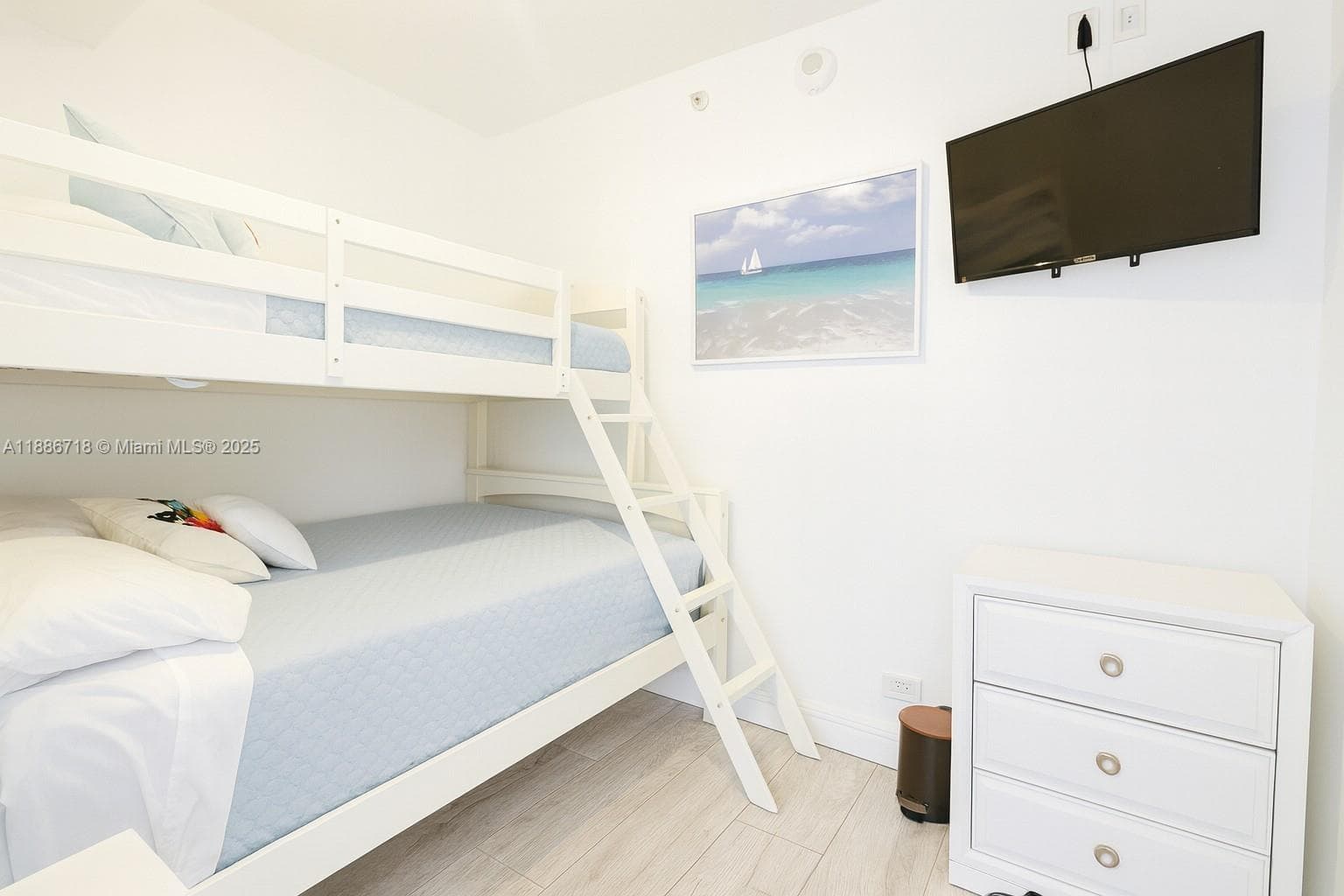 5601 Collins Ave # 1409, Miami Beach FL 33140 — 22