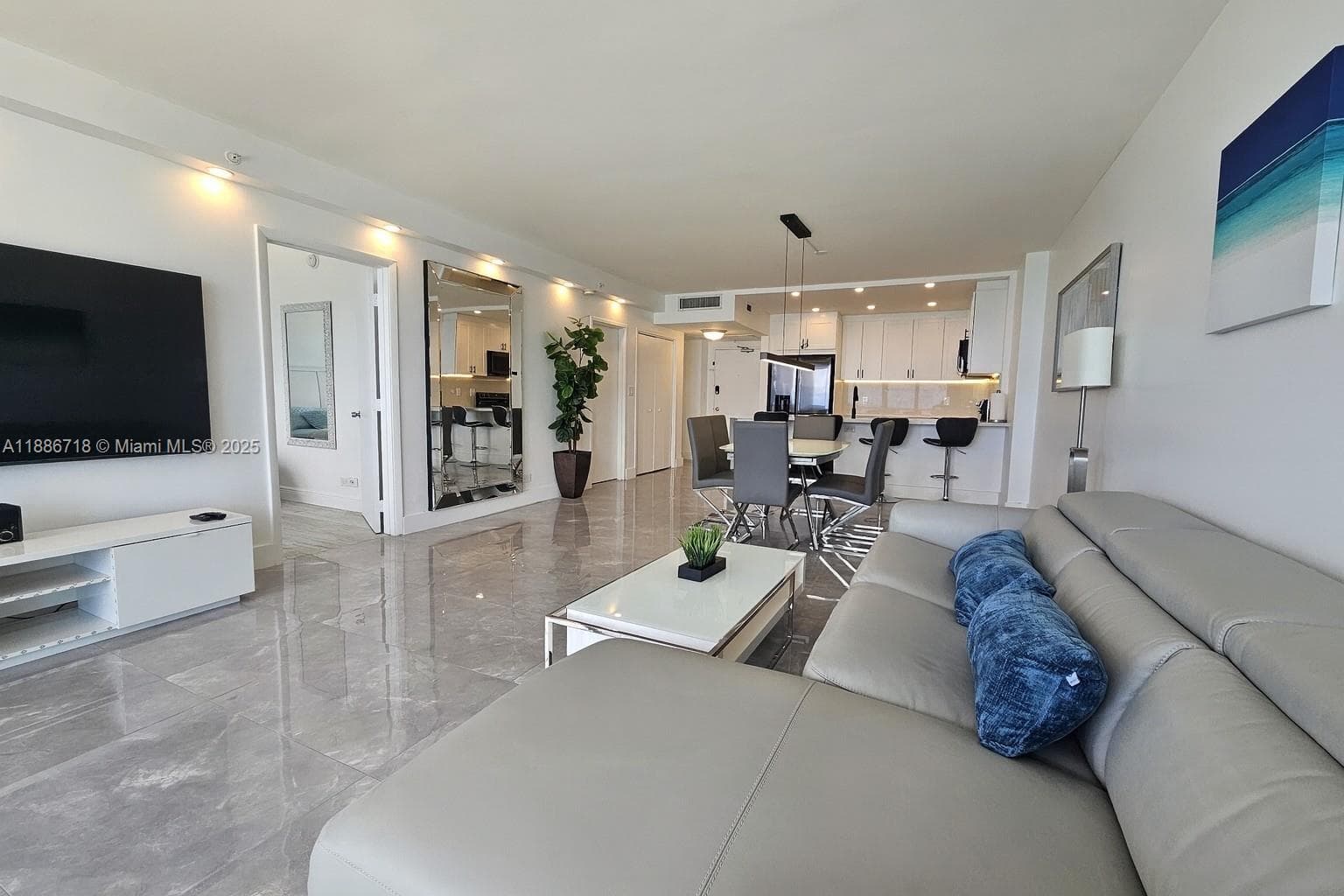 5601 Collins Ave # 1409, Miami Beach FL 33140 — 4
