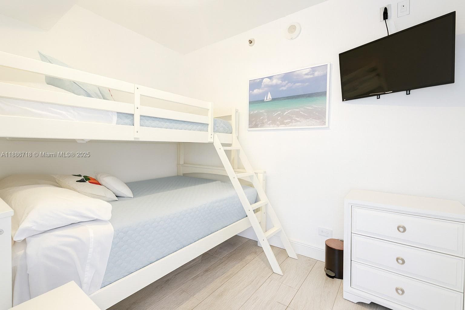 5601 Collins Ave # 1409, Miami Beach FL 33140 — 21