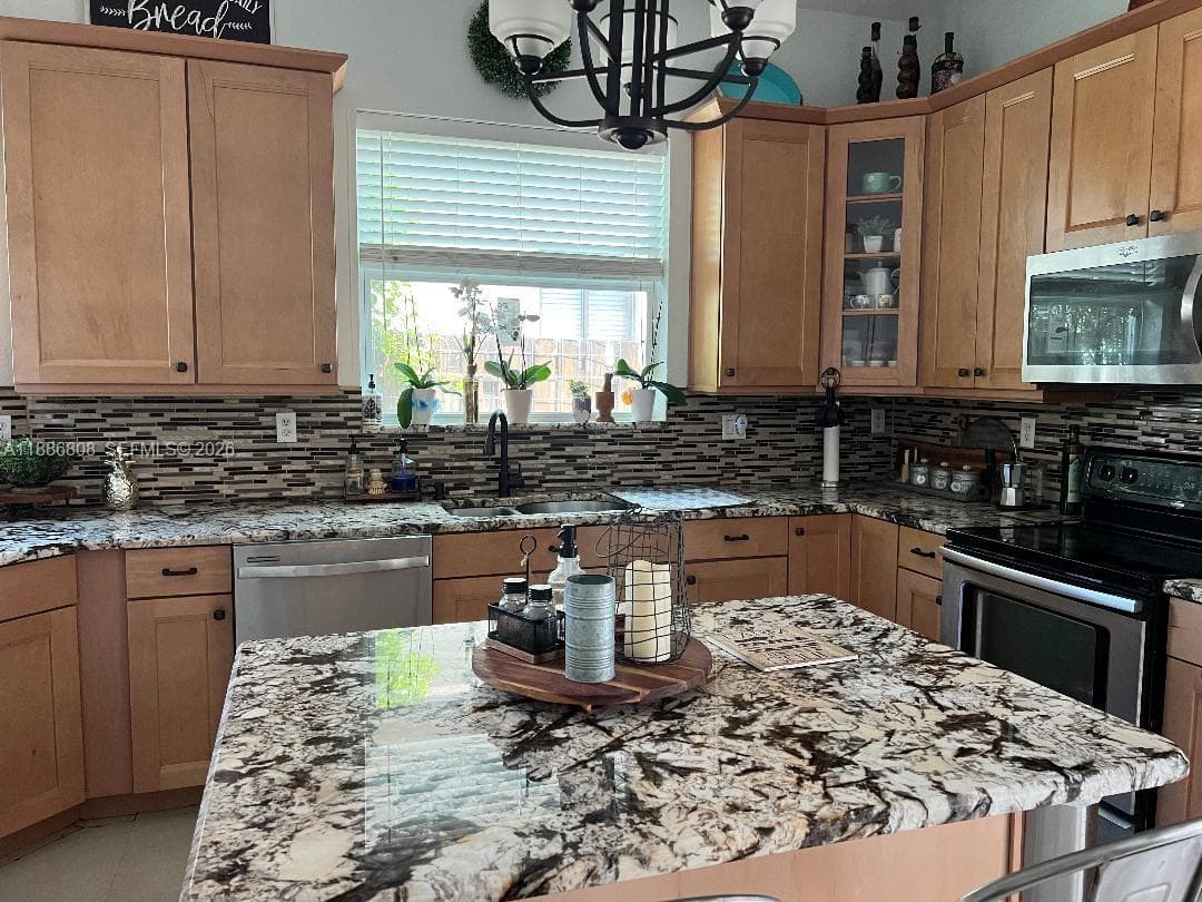 18247 NW 88th Pl, Hialeah FL 33018 — 12