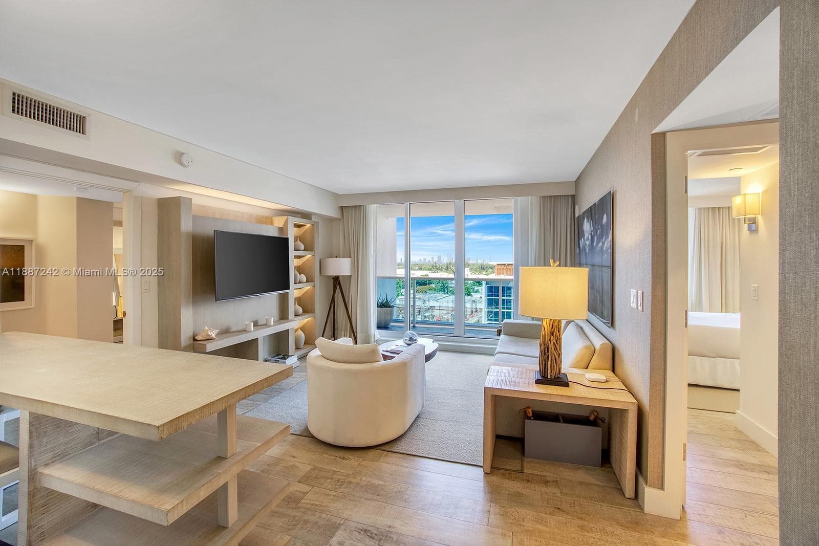 102 24 Street # 945, Miami Beach FL 33139 — 1