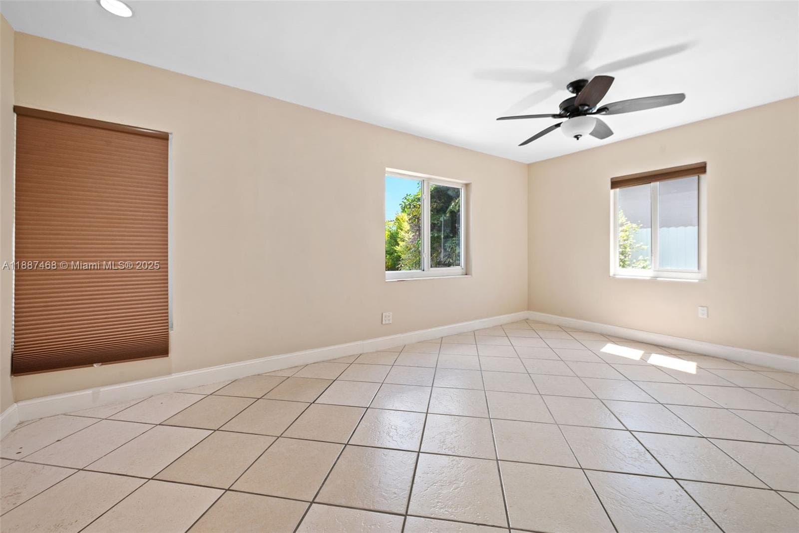 573 Palmetto Dr, Miami Springs FL 33166 — 14