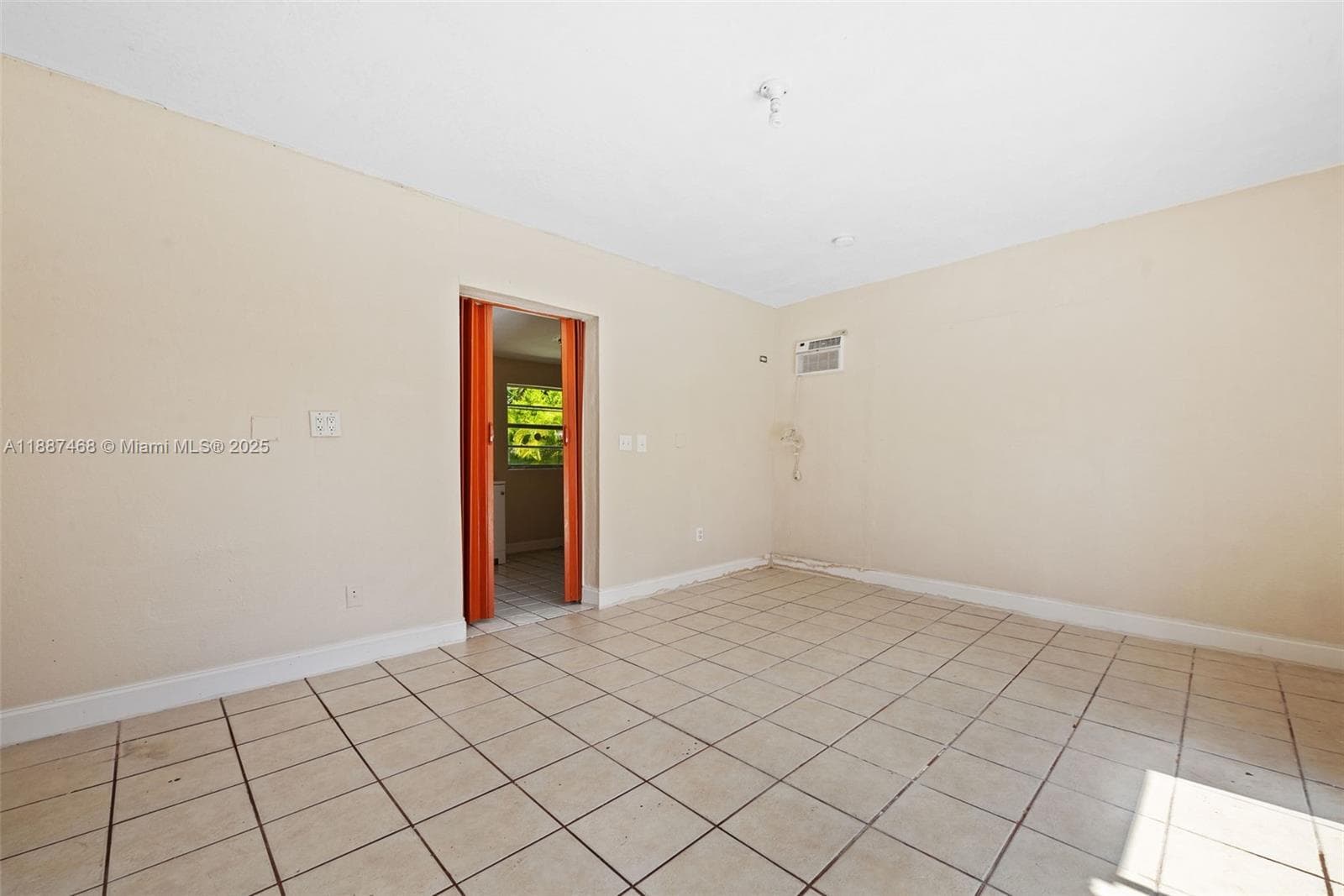 573 Palmetto Dr, Miami Springs FL 33166 — 18