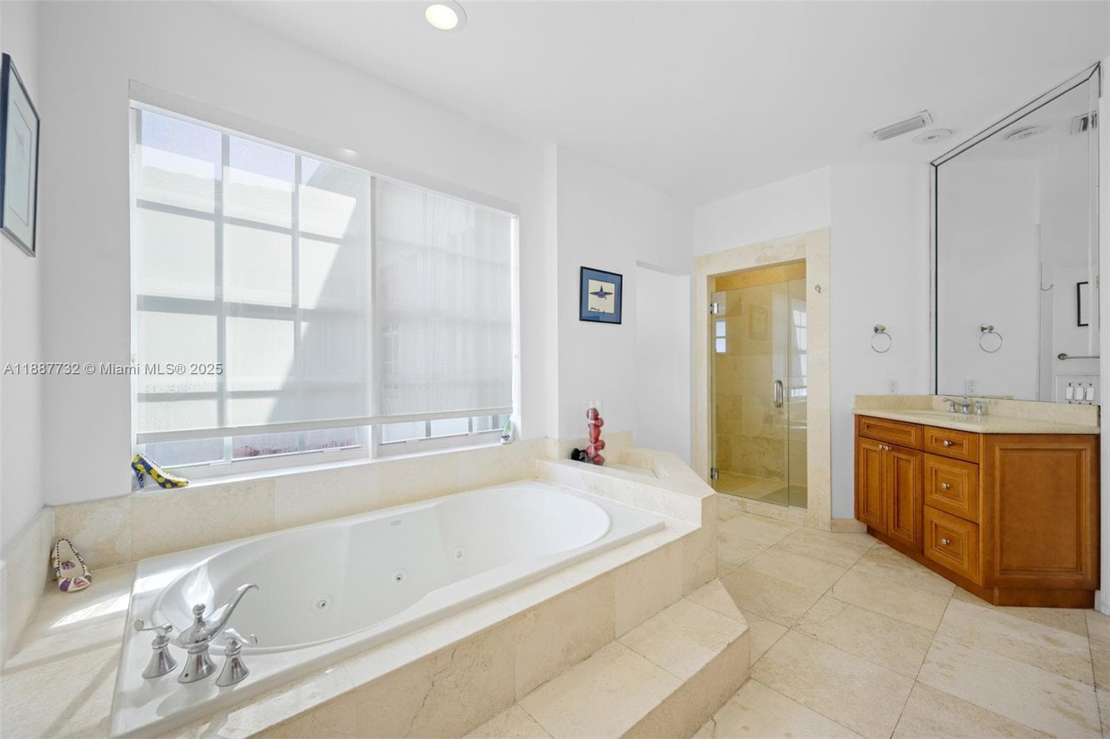 19460 39th Ct, Sunny Isles Beach FL 33160 — 23