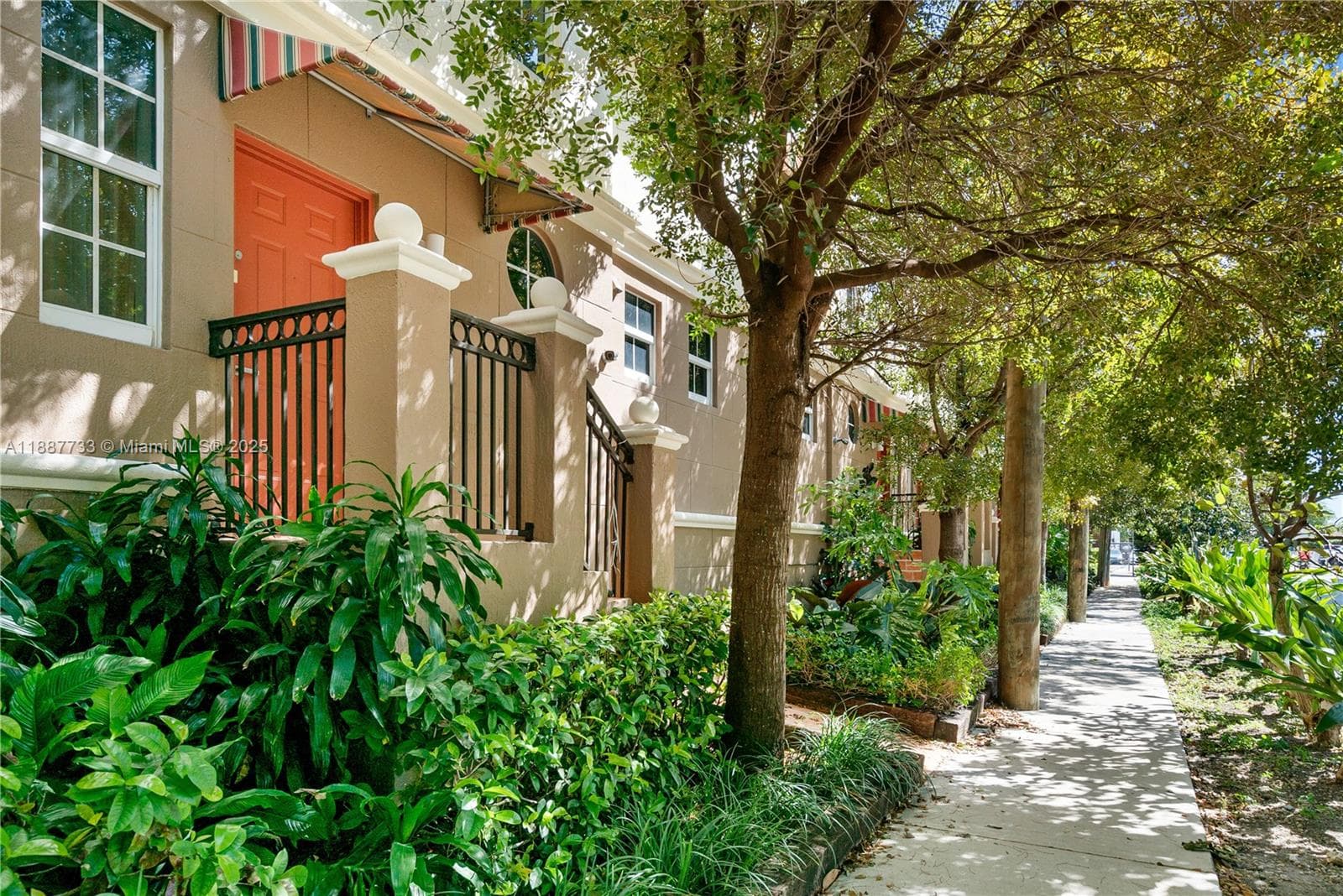 3232 SW 22nd Ter # 115, Miami FL 33145 — 1