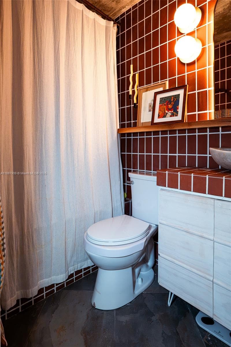 1801 S Treasure Dr # 526, North Bay Village FL 33141 — 4