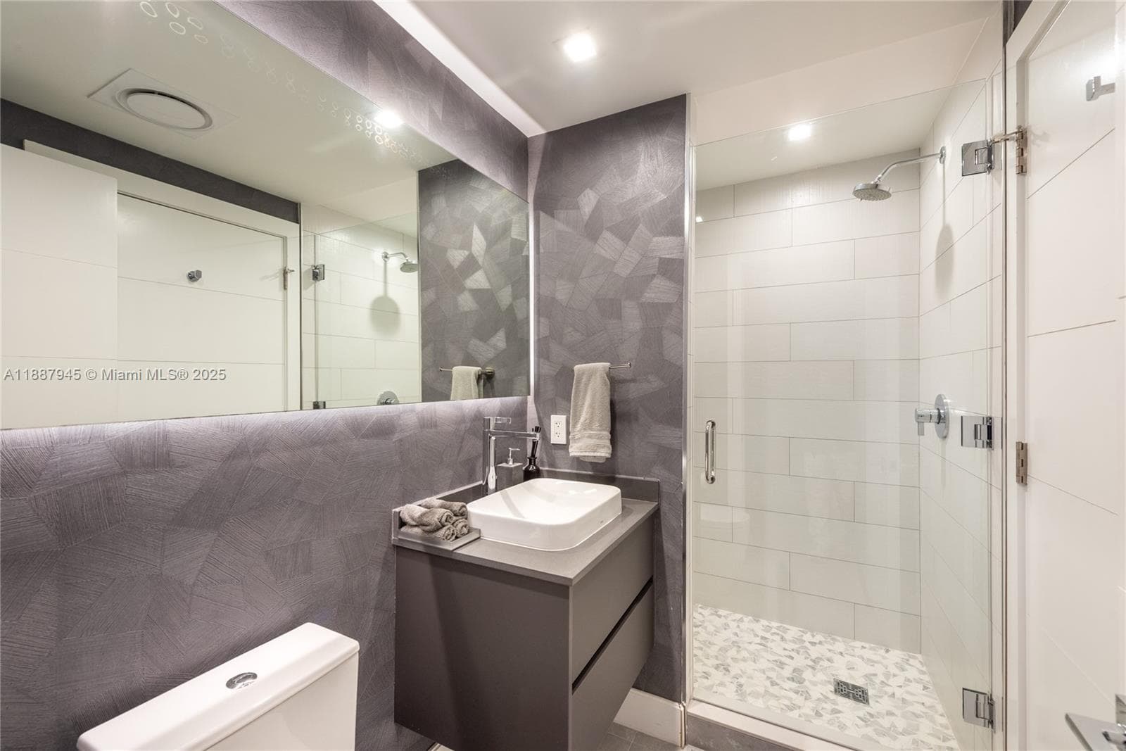3801 Collins Ave # 1502, Miami Beach FL 33140 — 23