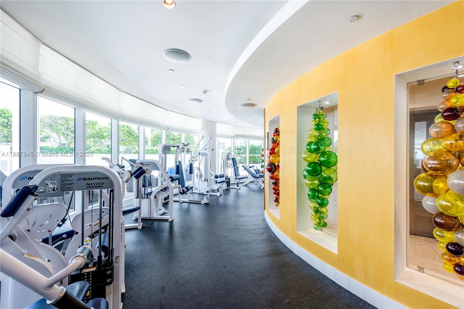 3801 Collins Ave # 1502, Miami Beach FL 33140 — 33