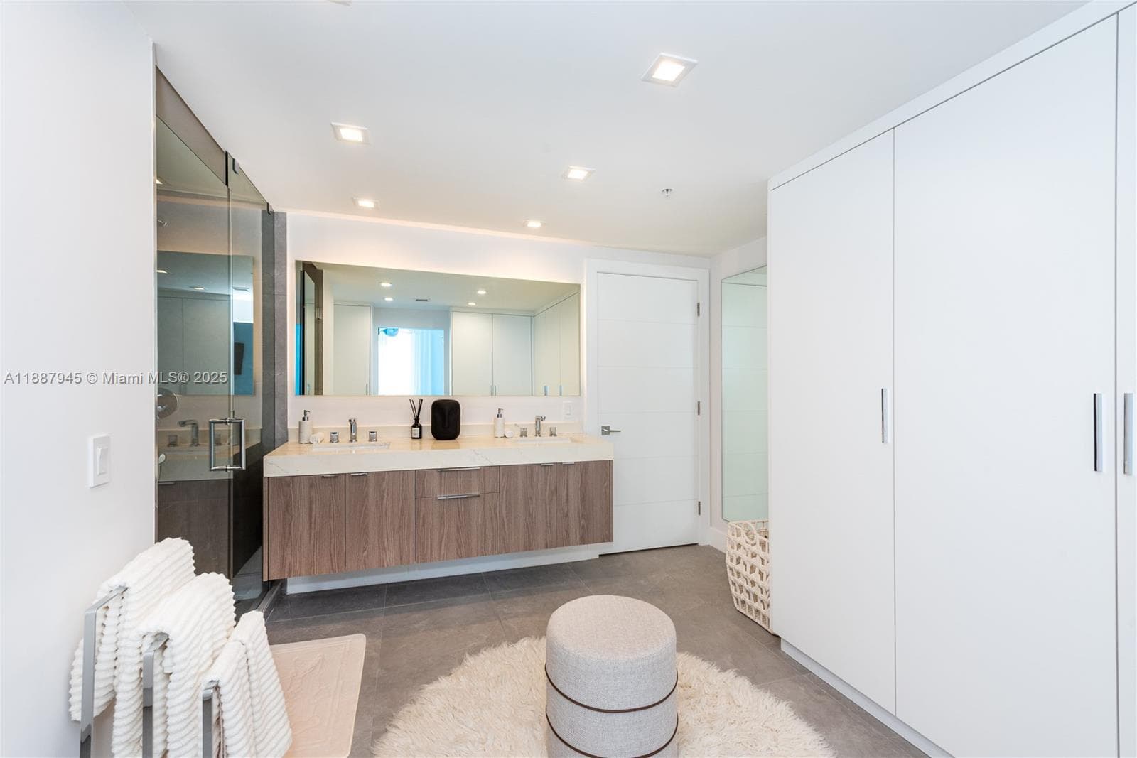 3801 Collins Ave # 1502, Miami Beach FL 33140 — 18