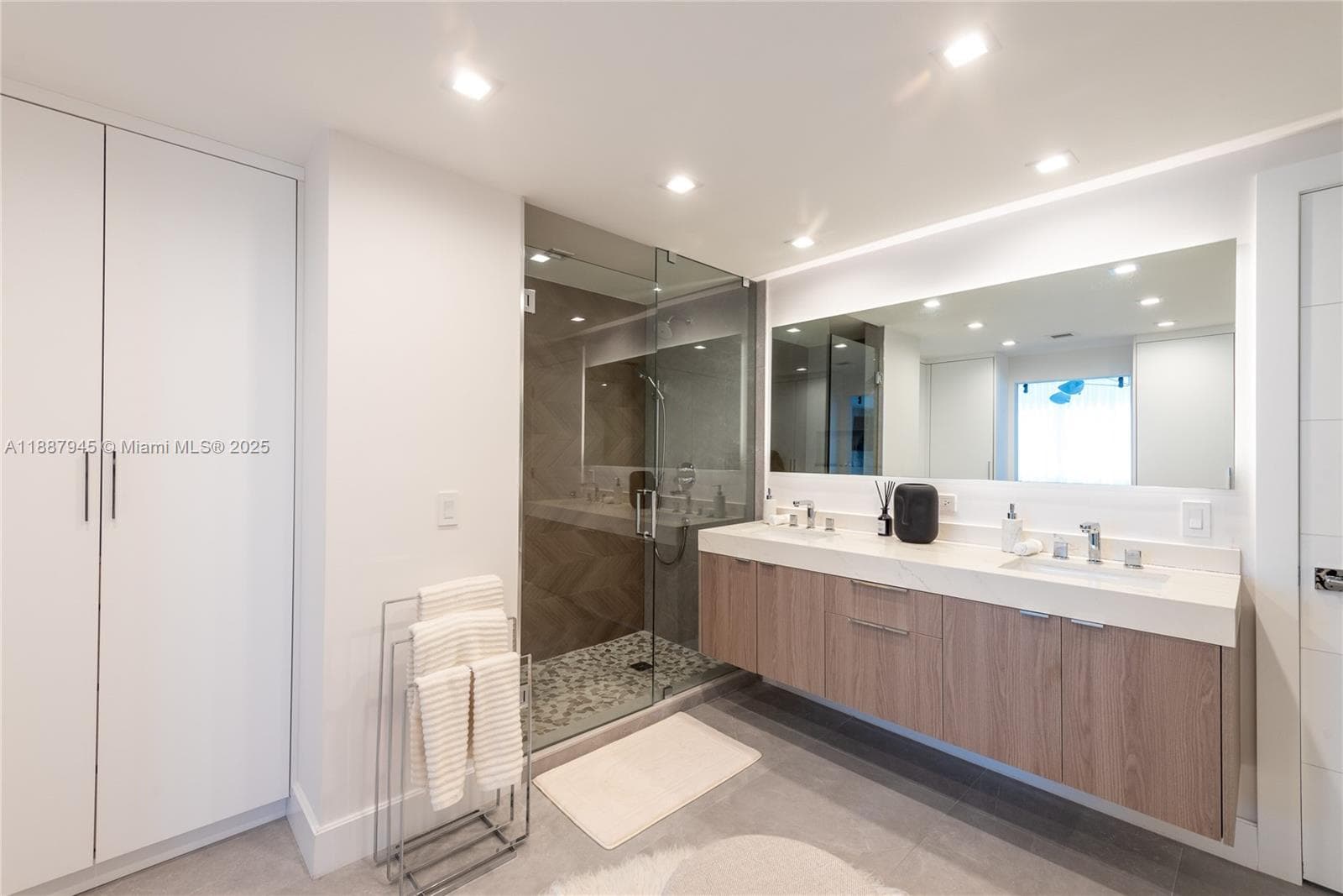 3801 Collins Ave # 1502, Miami Beach FL 33140 — 19