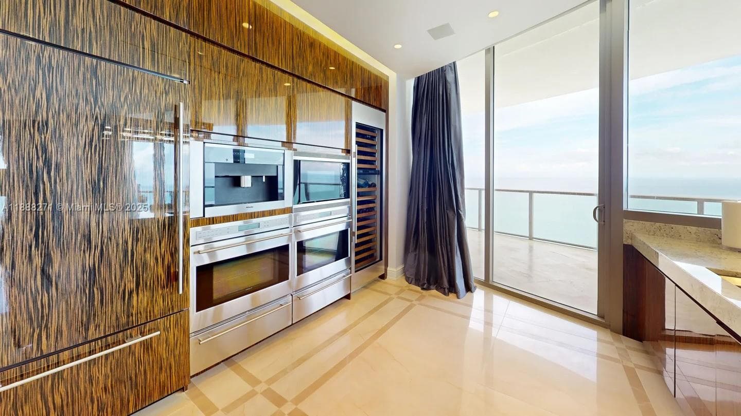 Bal Harbour Center Condo, Bal Harbour, FL — 18