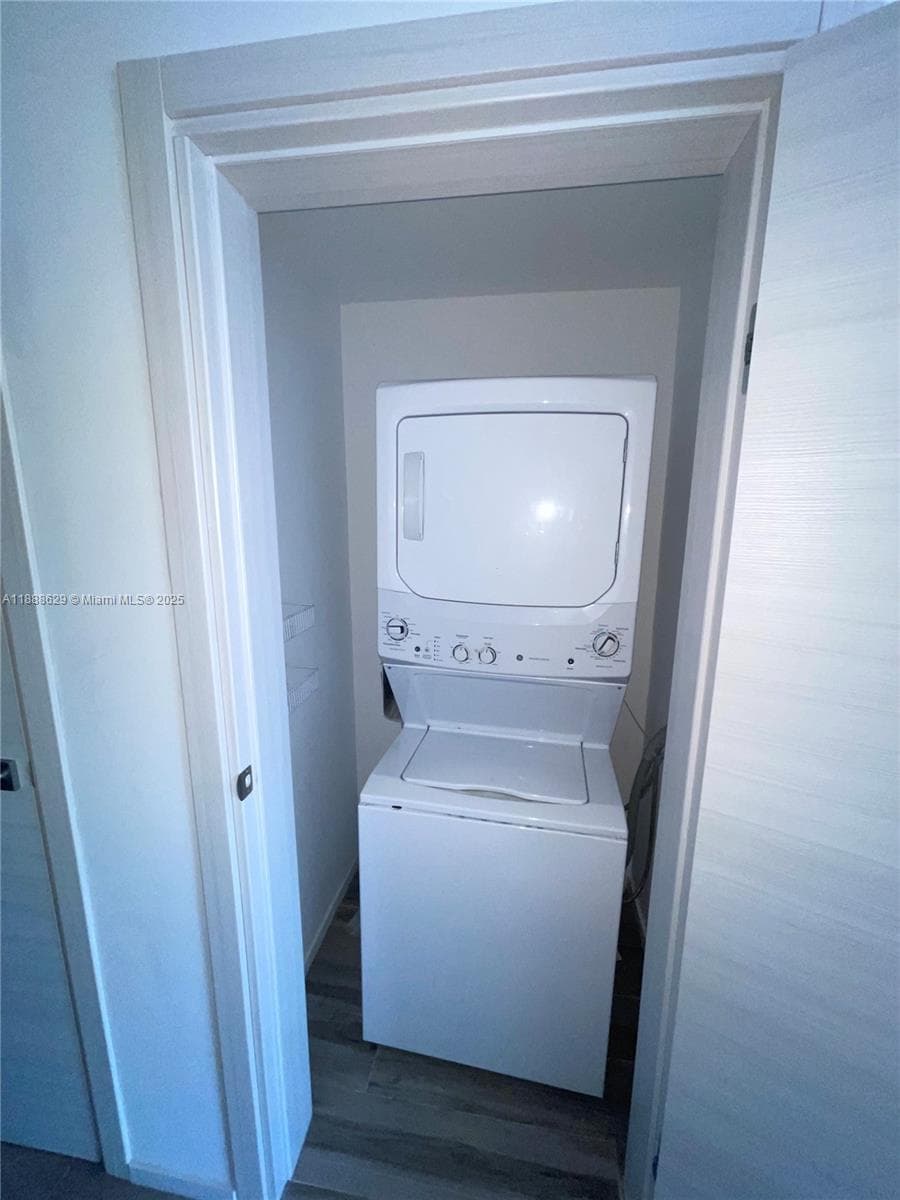 801 S Miami Ave # 3304, Miami FL 33130 — 17