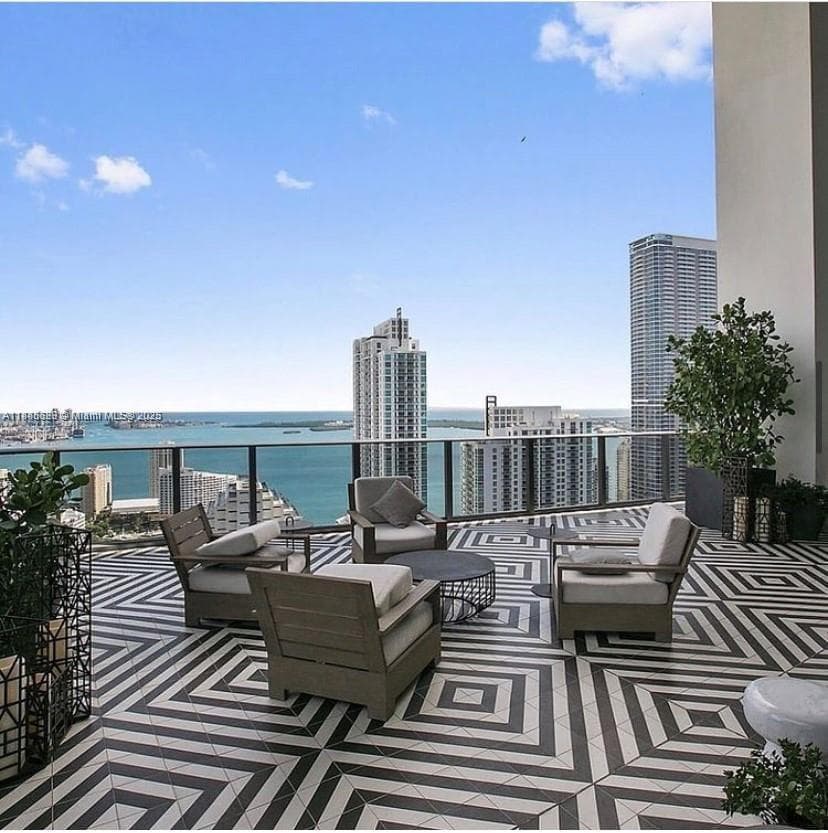 801 S Miami Ave # 3304, Miami FL 33130 — 20