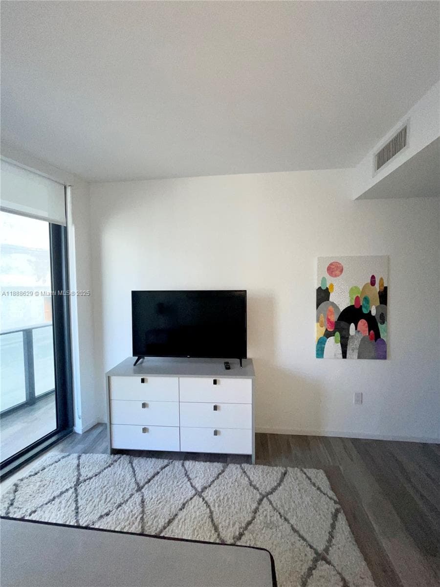 801 S Miami Ave # 3304, Miami FL 33130 — 15