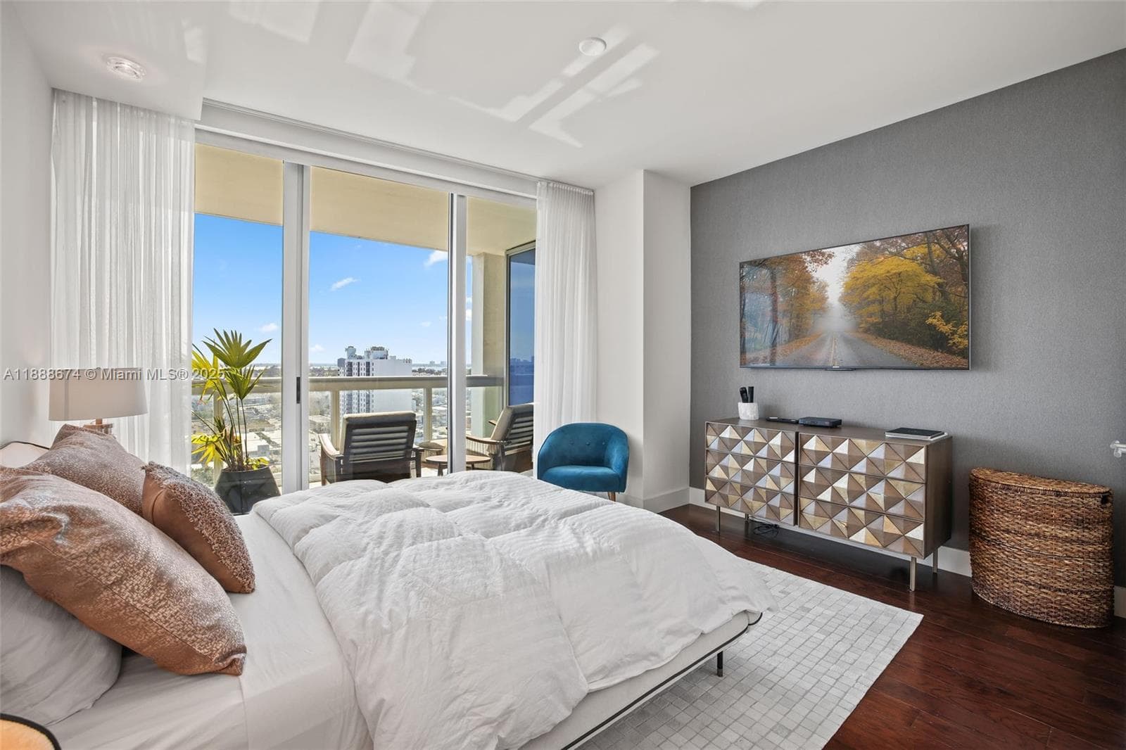 6899 Collins Ave # 1610, Miami Beach FL 33141 — 8
