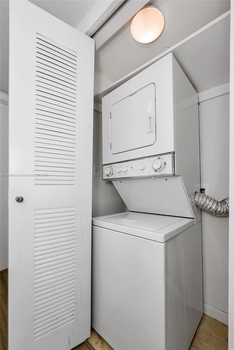 2101 BRICKELL AVENUE # 905, Miami FL 33129 — 17