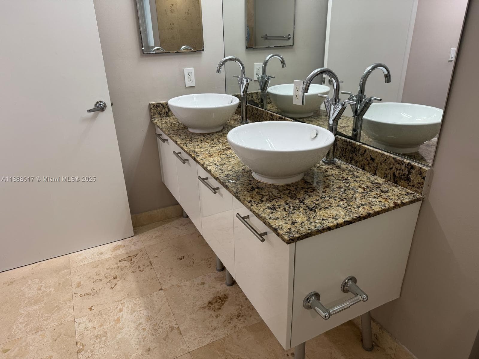 41 SE 5th St # 501, Miami FL 33131 — 23