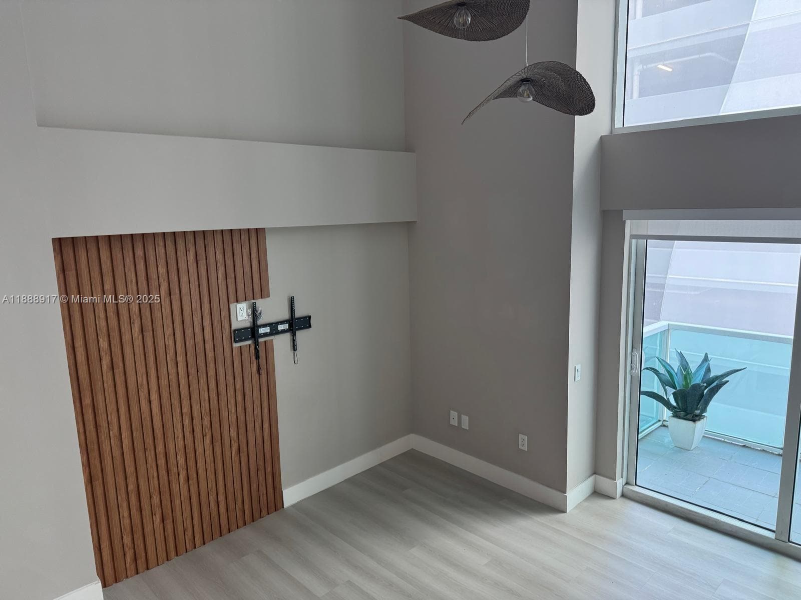 41 SE 5th St # 501, Miami FL 33131 — 7
