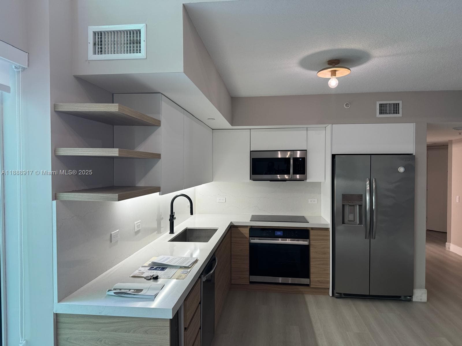 41 SE 5th St # 501, Miami FL 33131 — 9
