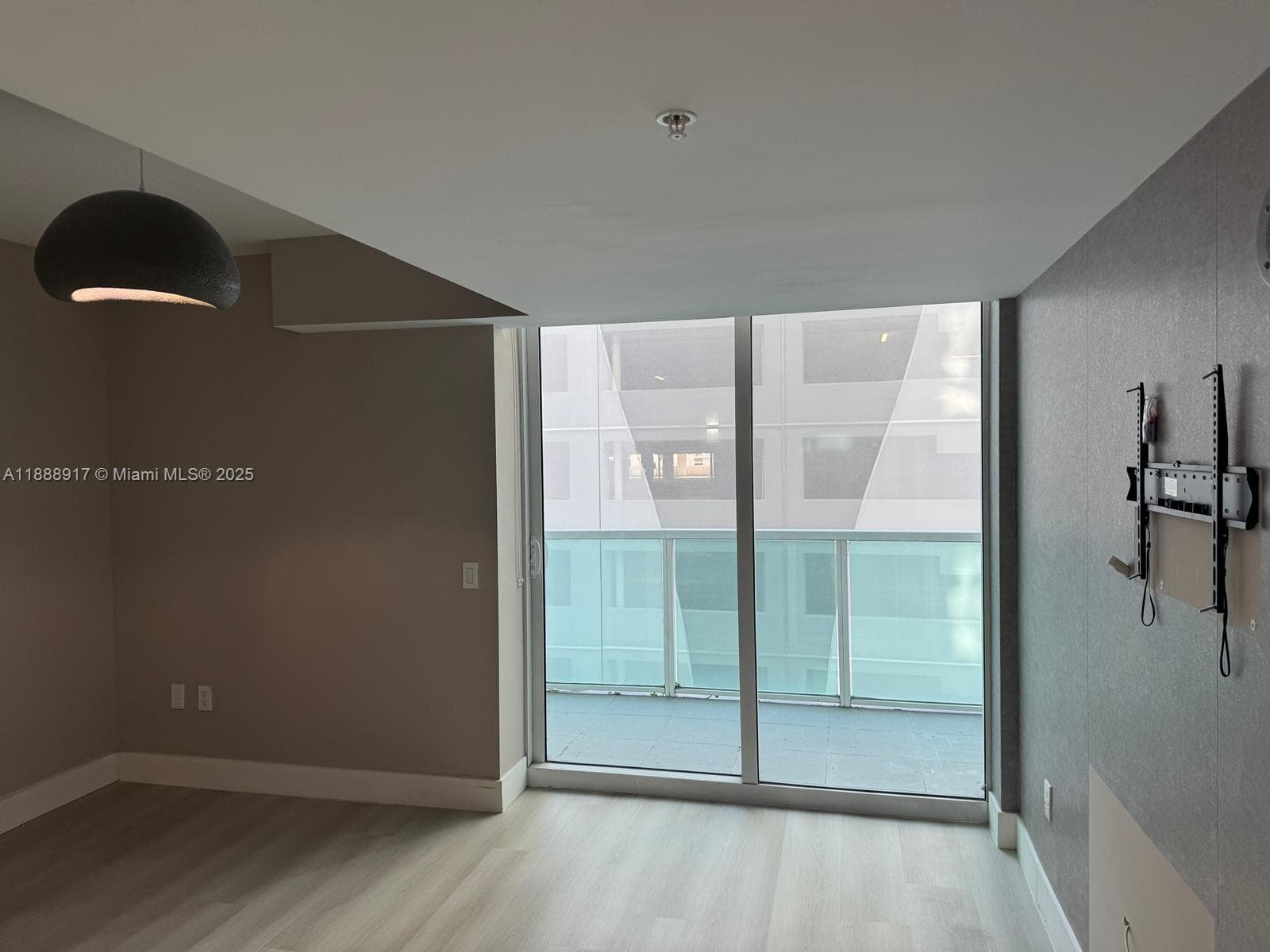 41 SE 5th St # 501, Miami FL 33131 — 14
