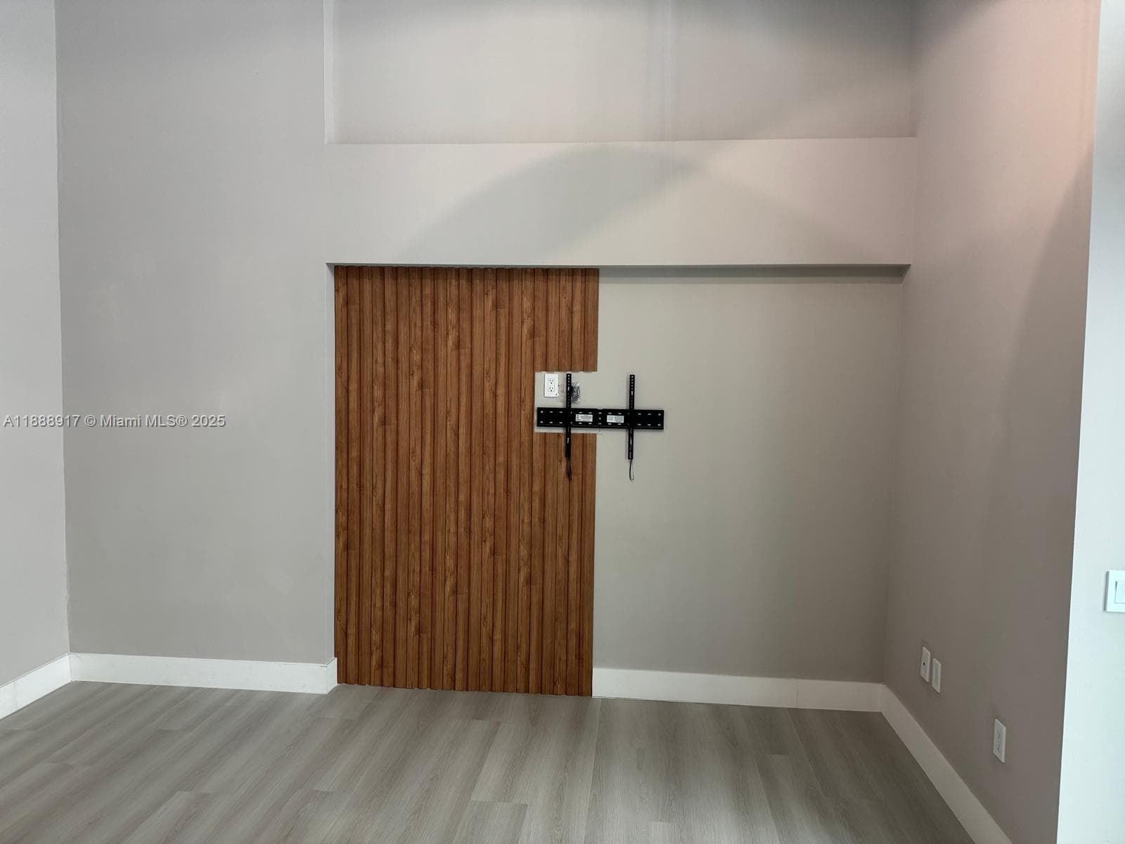 41 SE 5th St # 501, Miami FL 33131 — 31