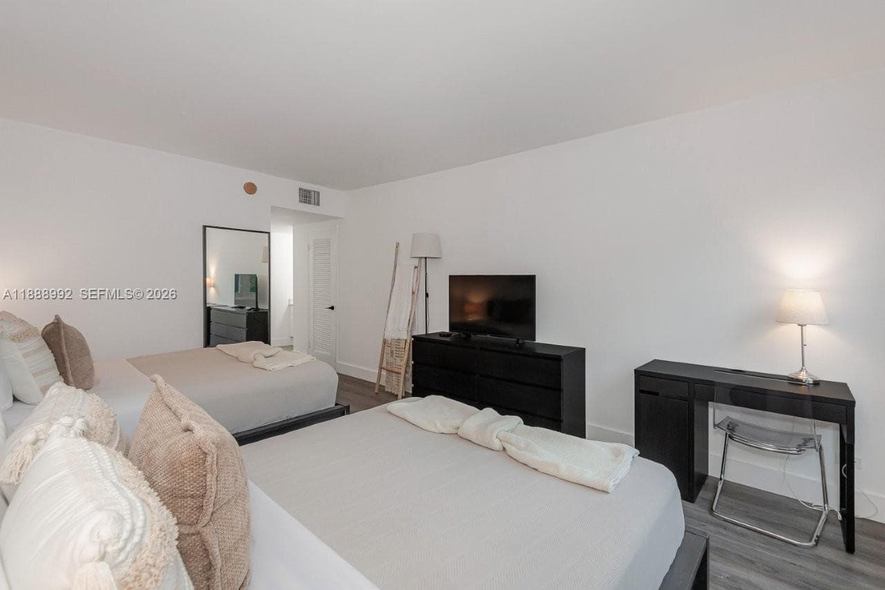 2301 Collins Ave # 333, Miami Beach FL 33139 — 22