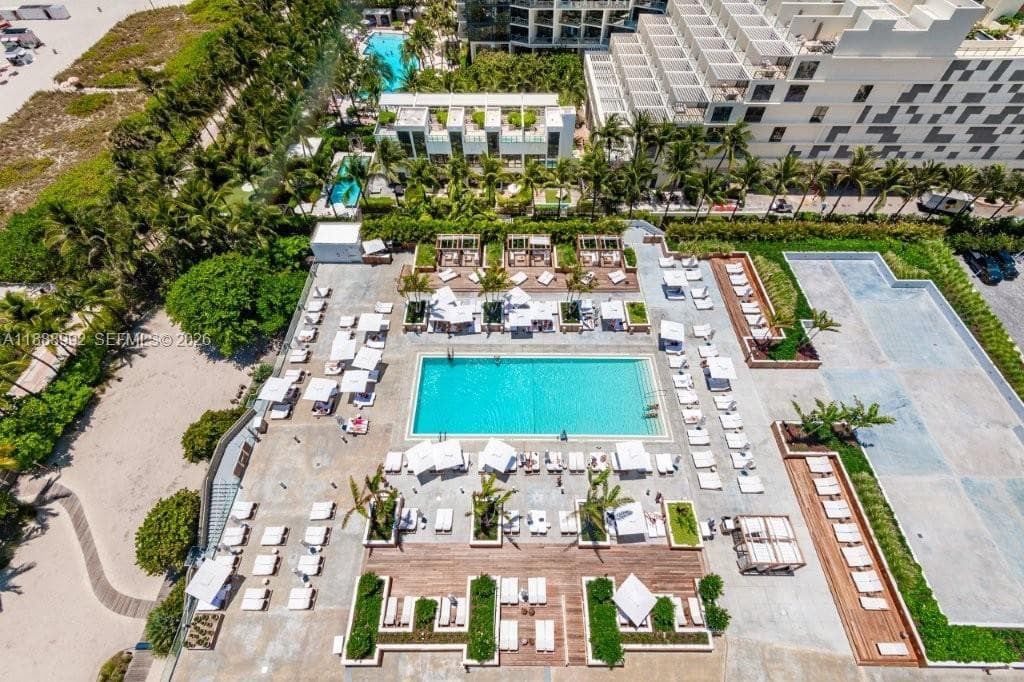2301 Collins Ave # 333, Miami Beach FL 33139 — 33