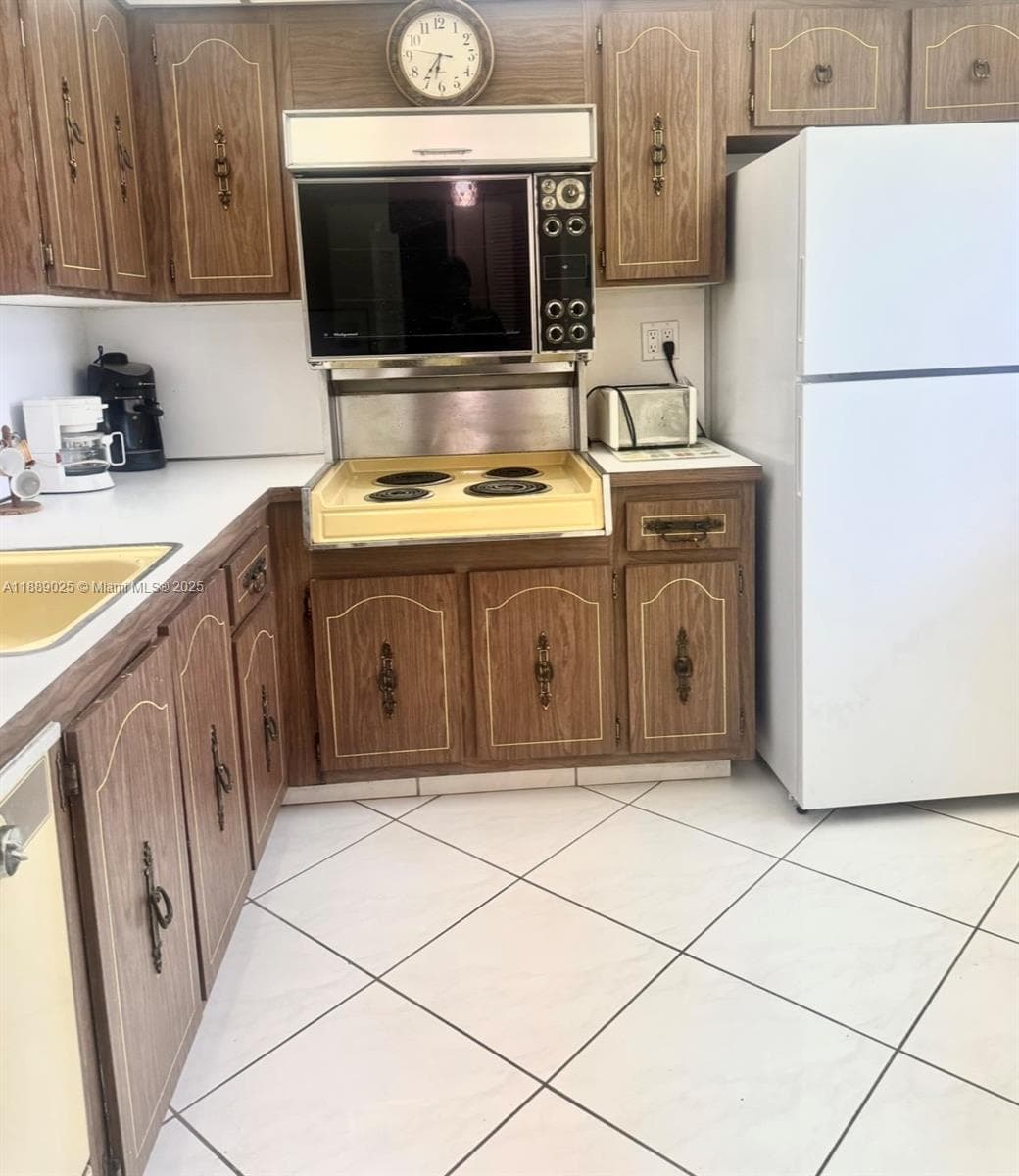 3600 NE 170 St., North Miami Beach FL 33160 — 13