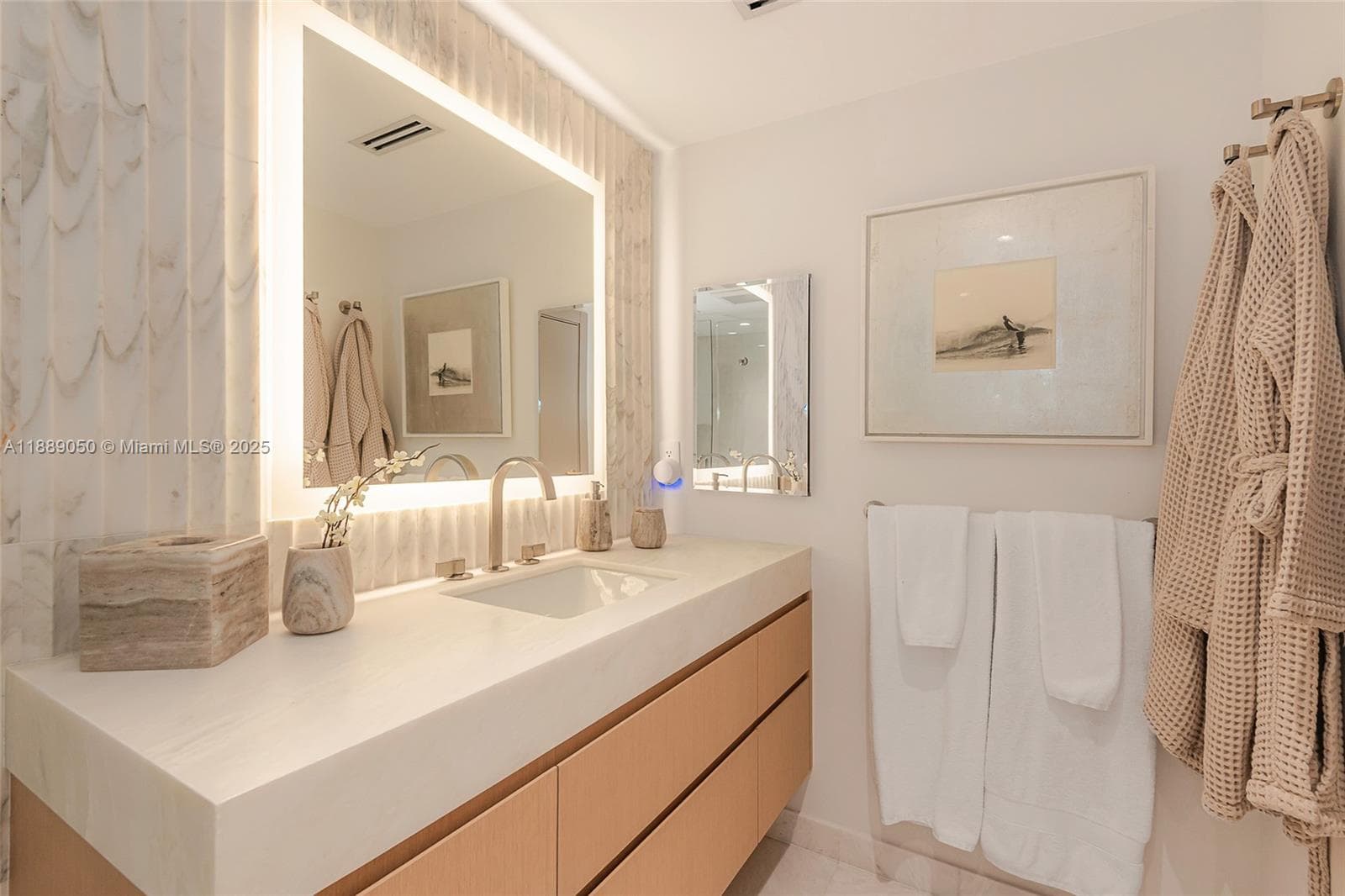 2301 Collins Ave # 1527, Miami Beach FL 33139 — 30