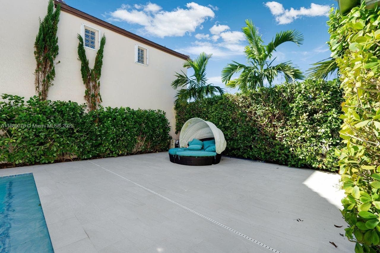 6763 SW 106 pl, Miami FL 33173 — 43