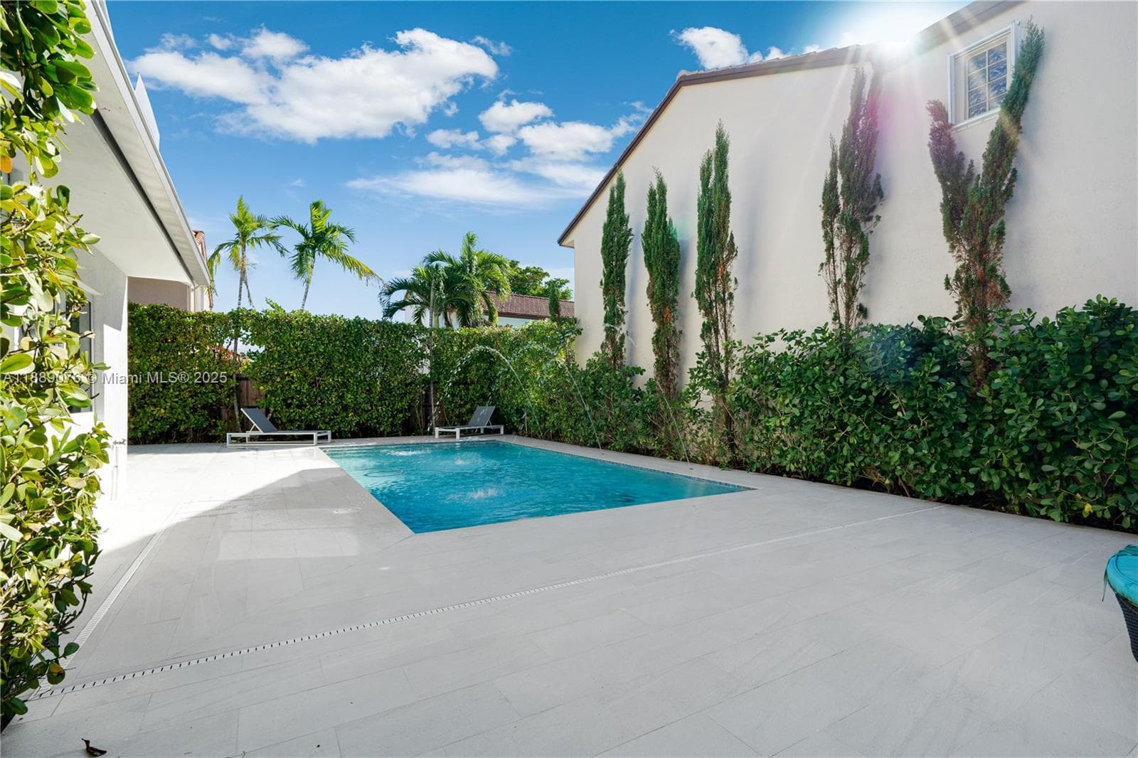 6763 SW 106 pl, Miami FL 33173 — 32