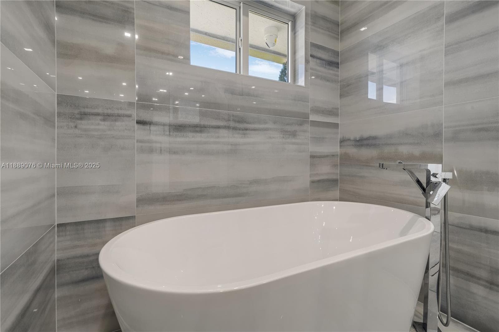 6763 SW 106 pl, Miami FL 33173 — 24
