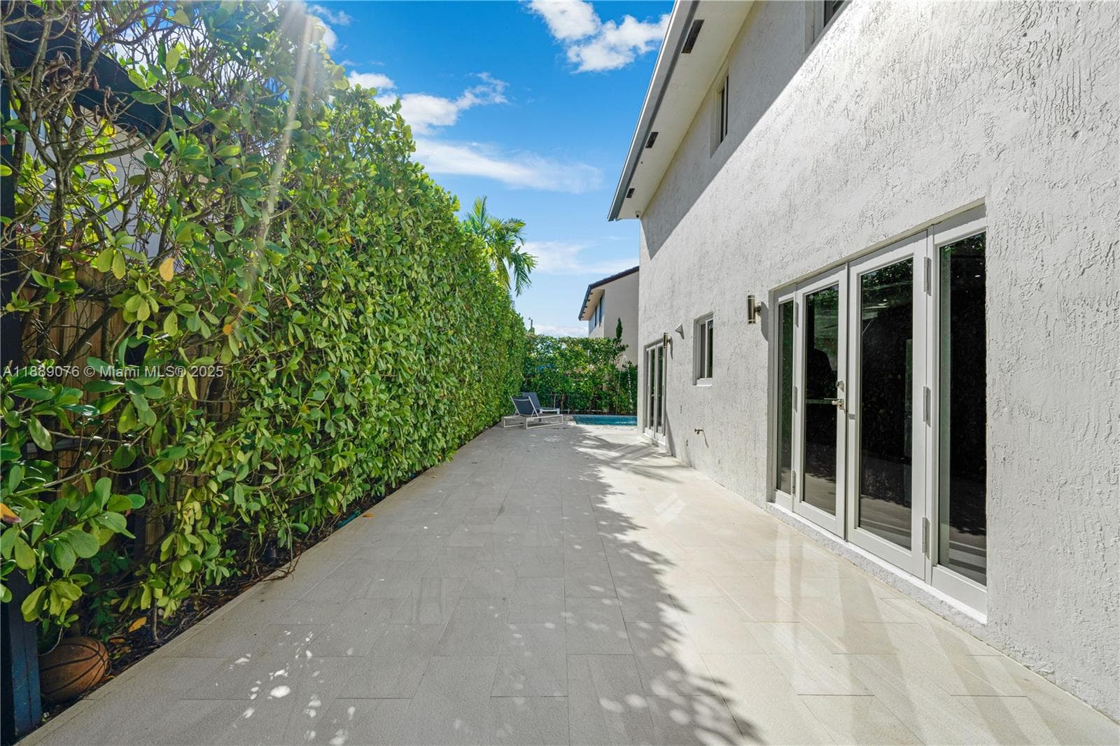 6763 SW 106 pl, Miami FL 33173 — 33