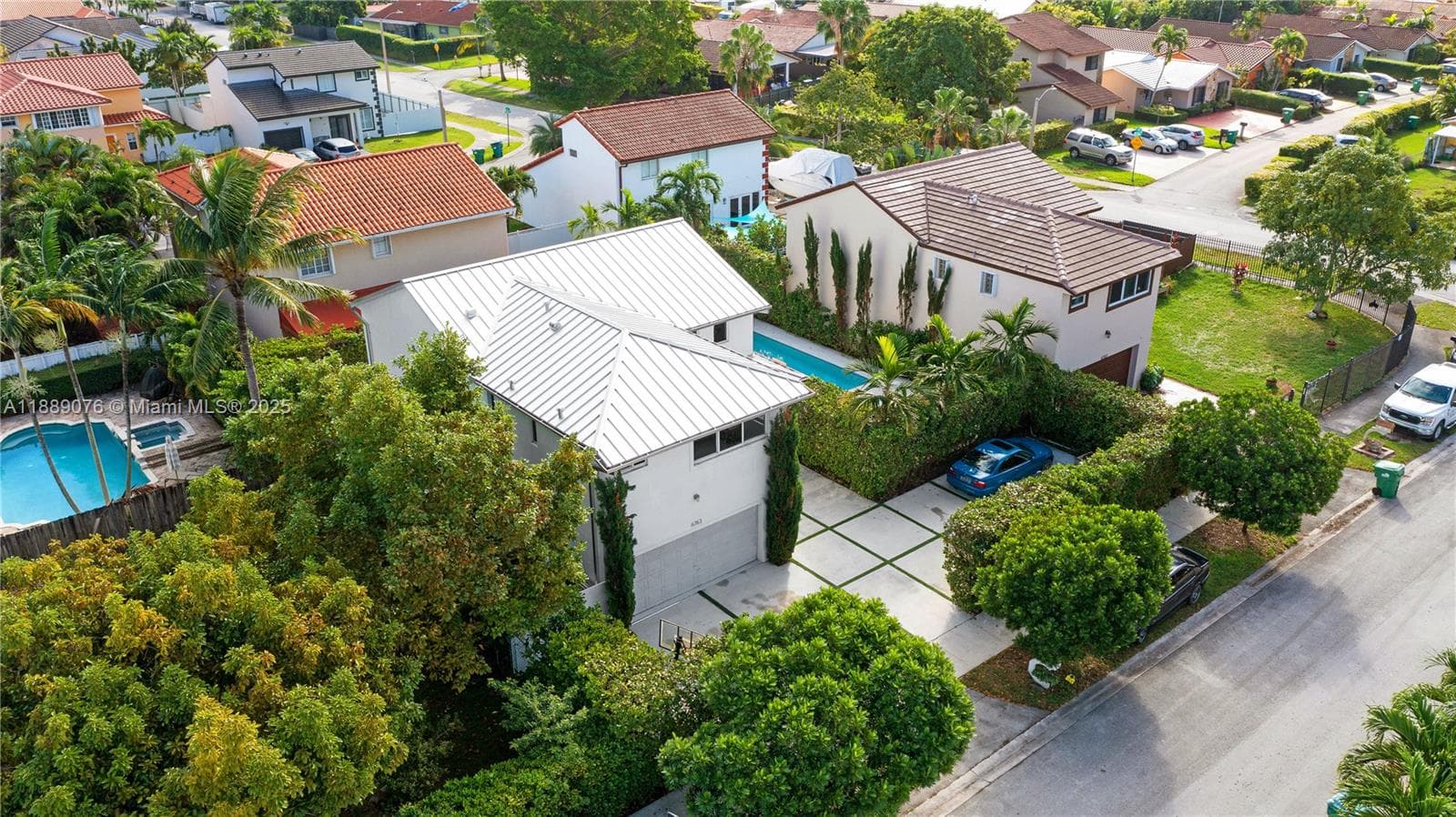 6763 SW 106 pl, Miami FL 33173 — 35