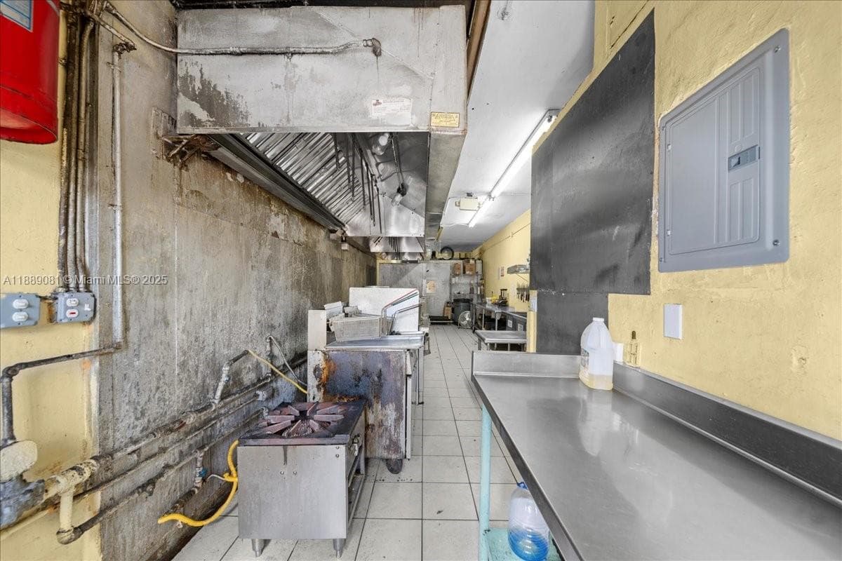 2313 NW 27th Ave, Miami FL 33142 — 13